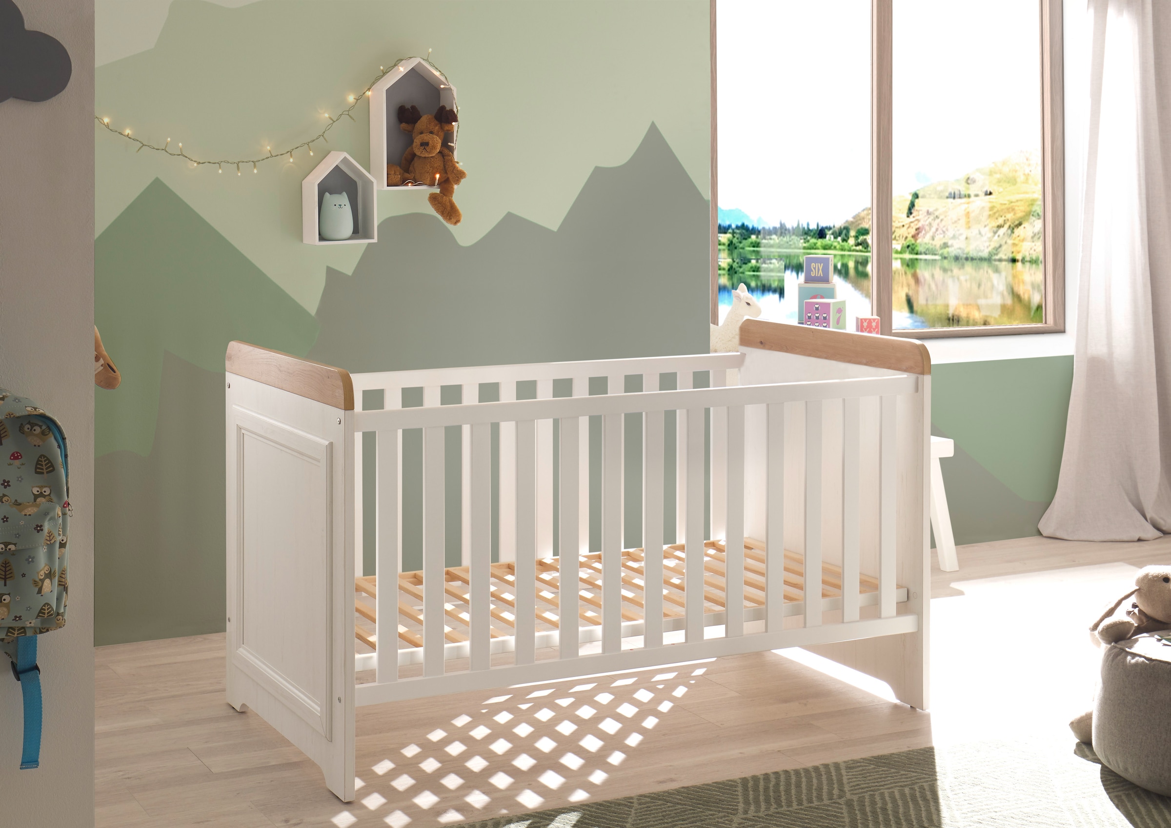Begabino Lit bébé »Jasmin passend zum Babyzimmer« 70x140 cm inclu cadre à lattes, style maison de campagne avec 3 barreaux coulissants