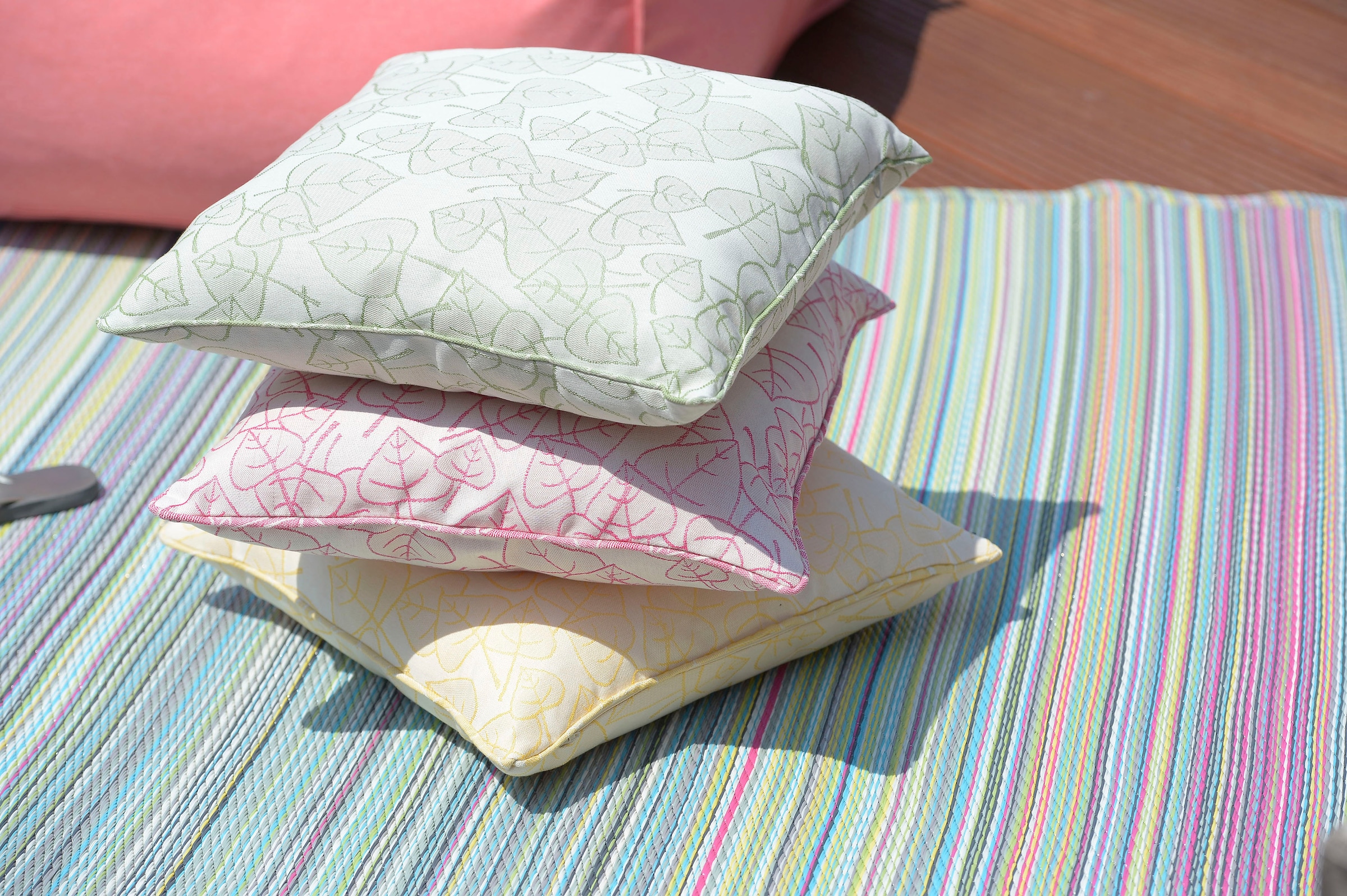 H.O.C.K. Dekokissen »Nala« mit Blattmotiv, Kissenhülle mit Füllung, 1 Stück