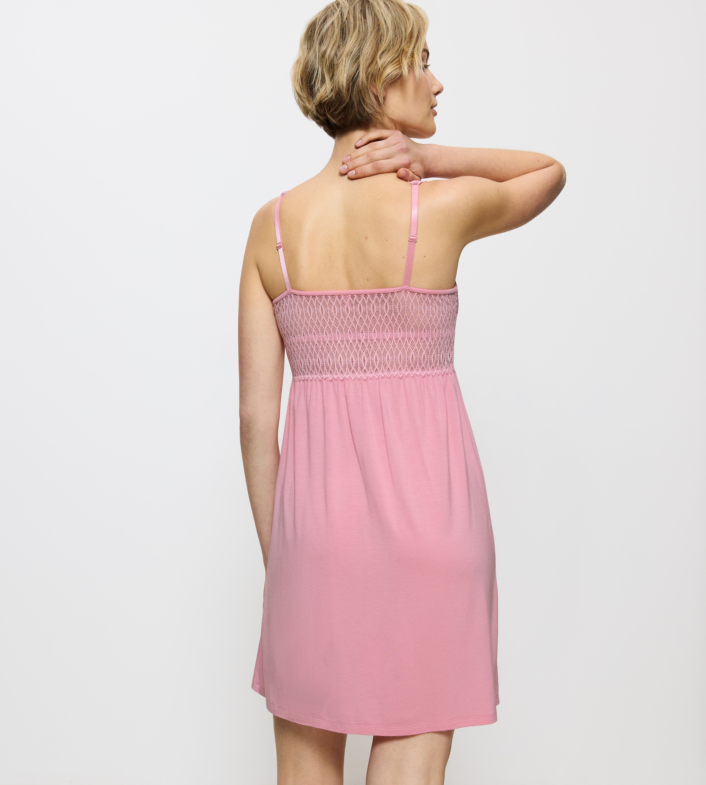 Triumph Nachthemd »Aura Spotlight NDK 03 X« Ohne Taschen weich, atmungsaktiv, V-Ausschnitt, Spitzeneinsätze