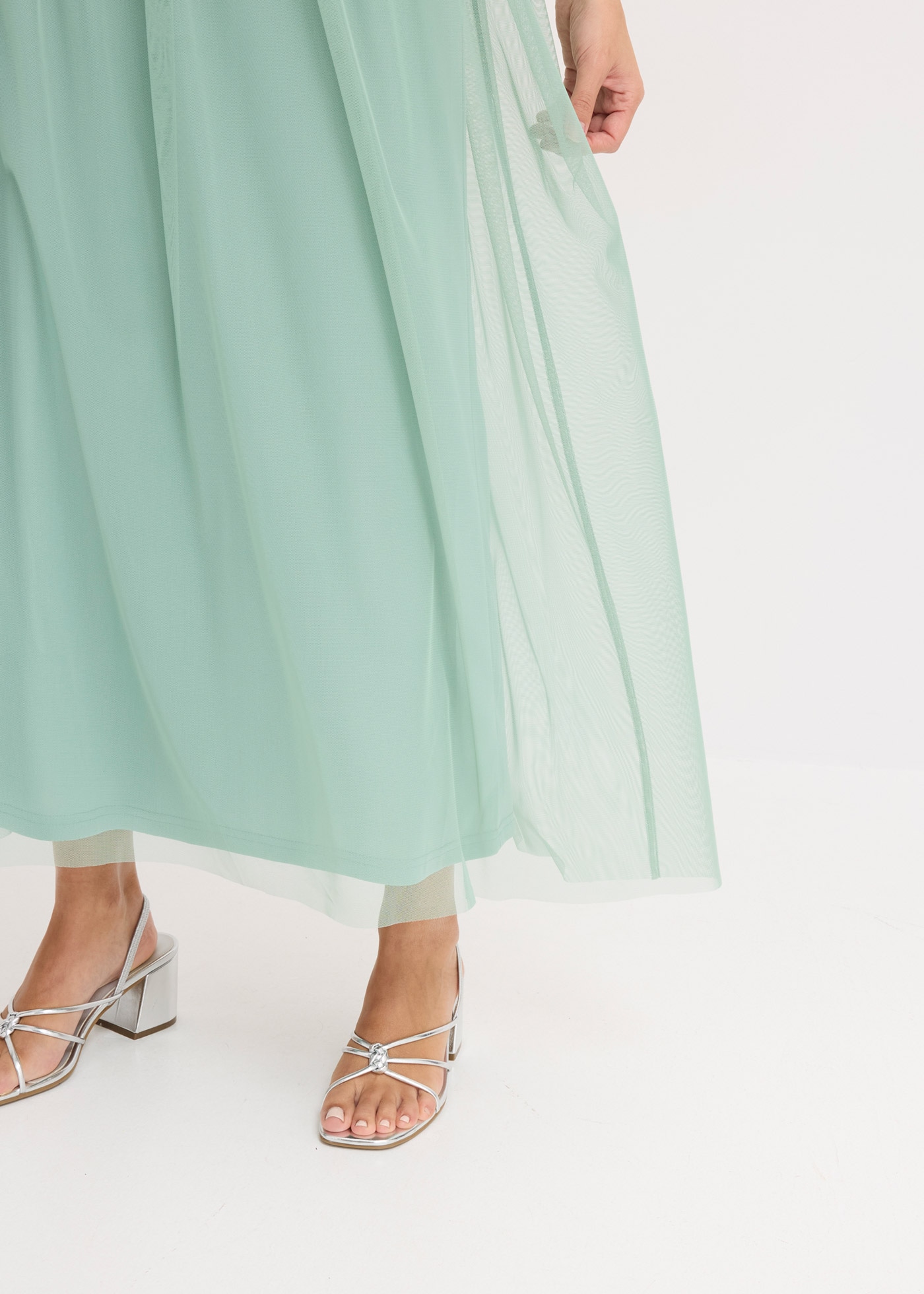 bonprix Maxikleid »Maxikleid mit Paillettenstickerei« ohne Ärmel, ausgestellte Passform, mit Paillettenstickerei