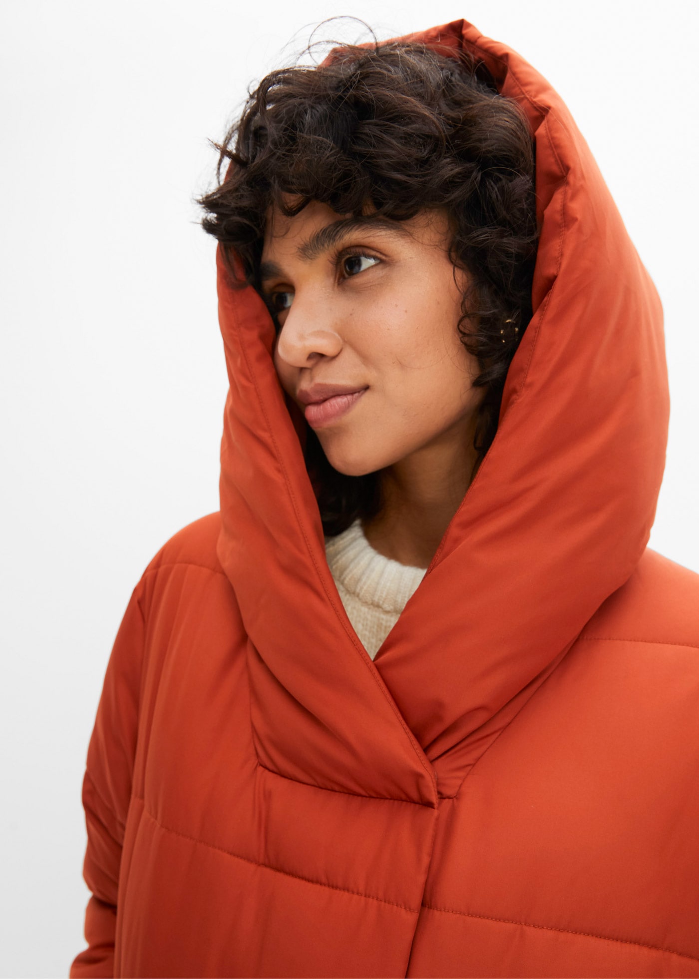 bonprix Manteau matelassé avec rembourrage épais, avec capuche, coupe oversize