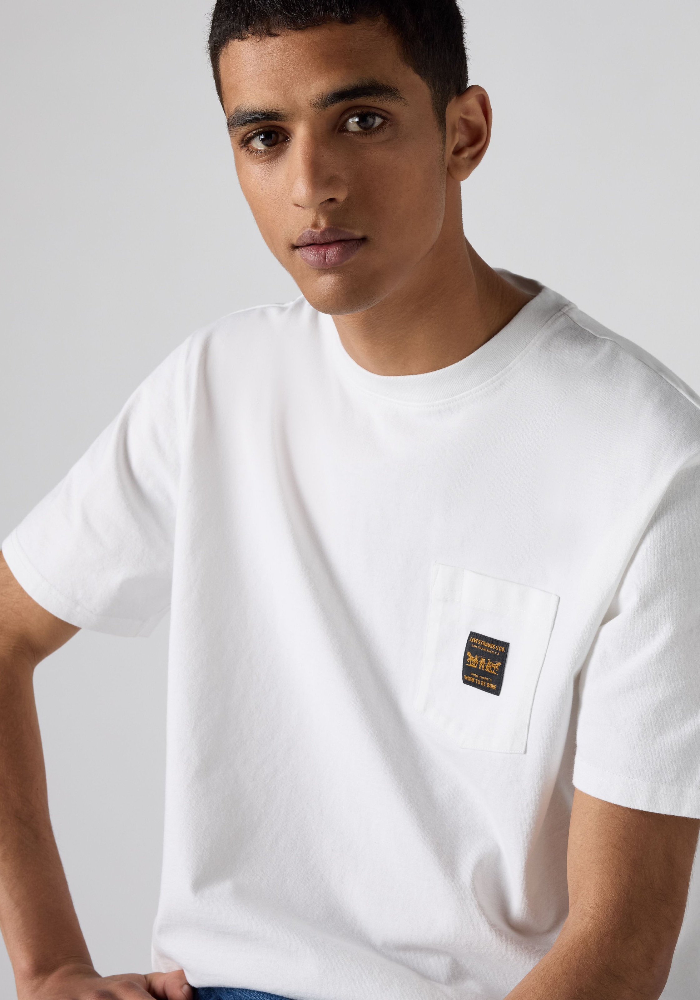 Levi's® T-shirt »SS WORKWEAR PKT TEE« avec poche poitrine