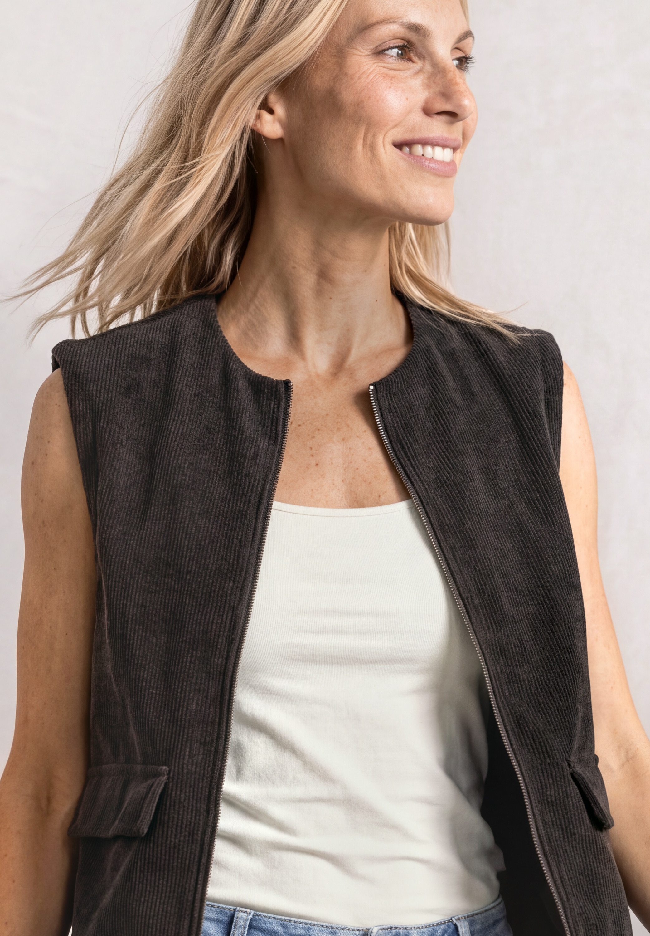STREET ONE Gilet en velours côtelé avec fermeture éclair et encolure ronde