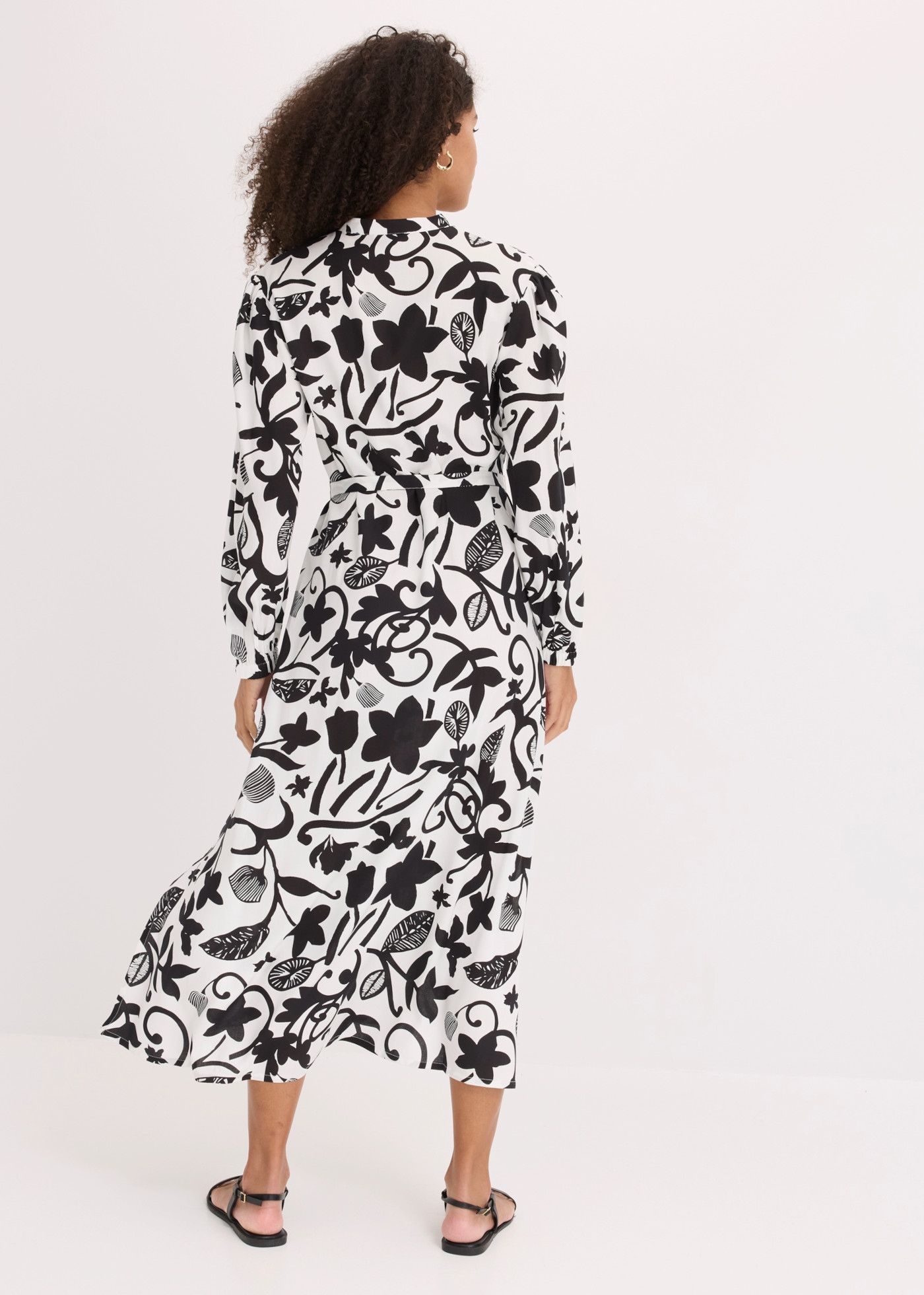 bonprix Robe tunique avec imprimé tendance, en viscose fluide, longueur maxi