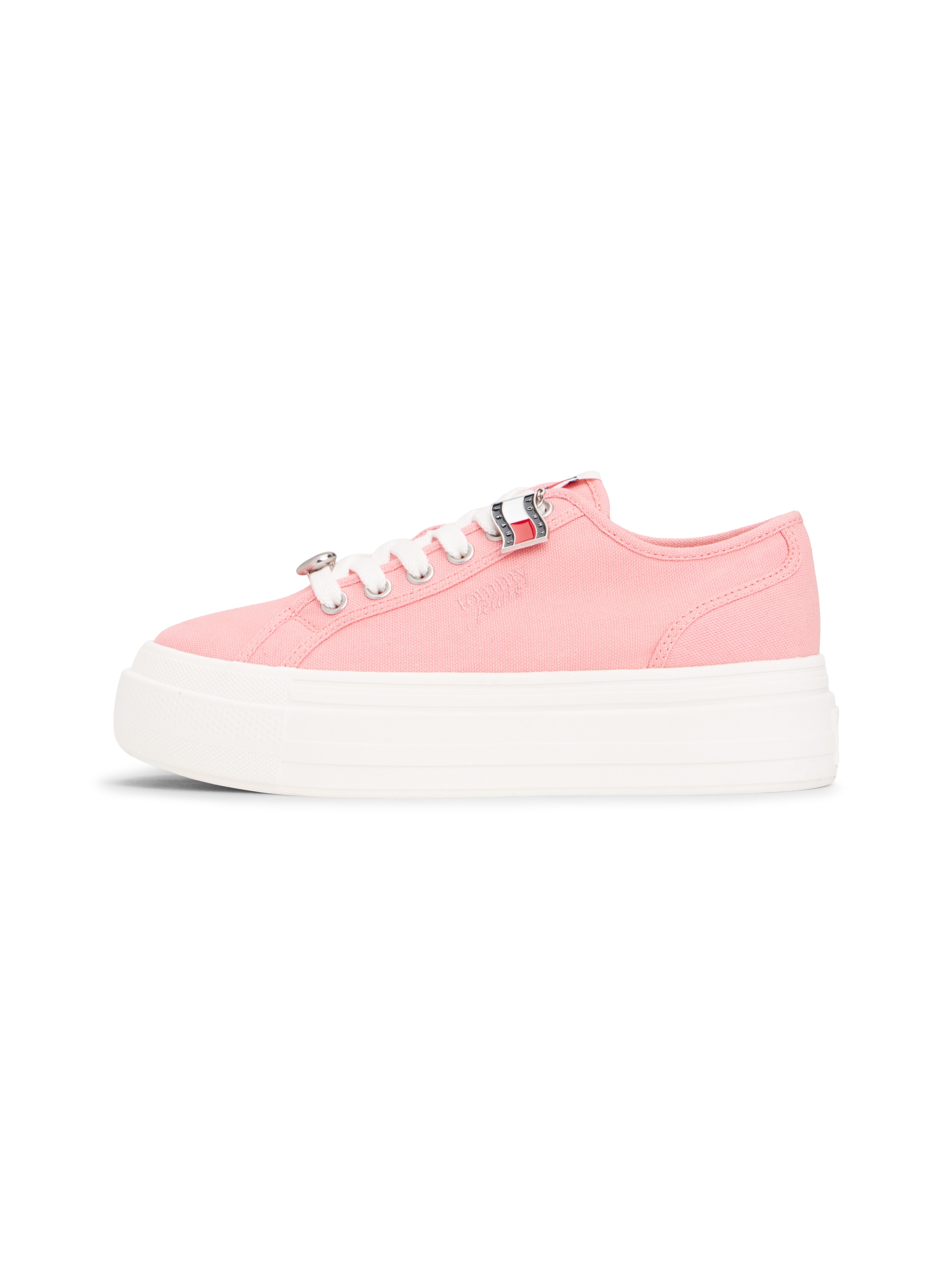 Tommy Jeans Plateausneaker »TJW FLATFORM SNEAKER CHARMS«  Halbschuh, Schnürer, Freizeischuh mit kleiner TJ-Flagge als Anhänger