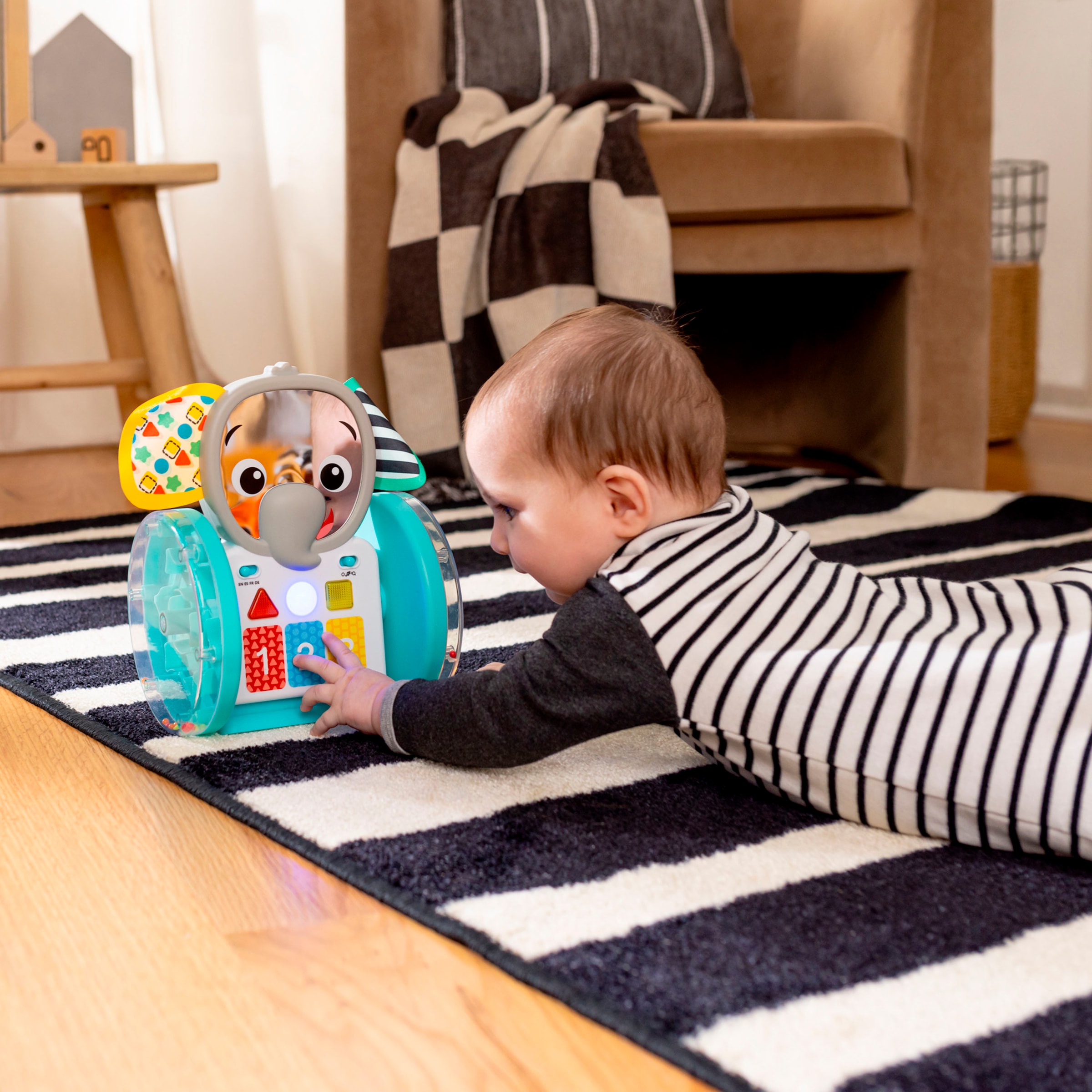 Baby Einstein Lernspielzeug »Chase & Tap Earl  Interactive Crawling Toy«