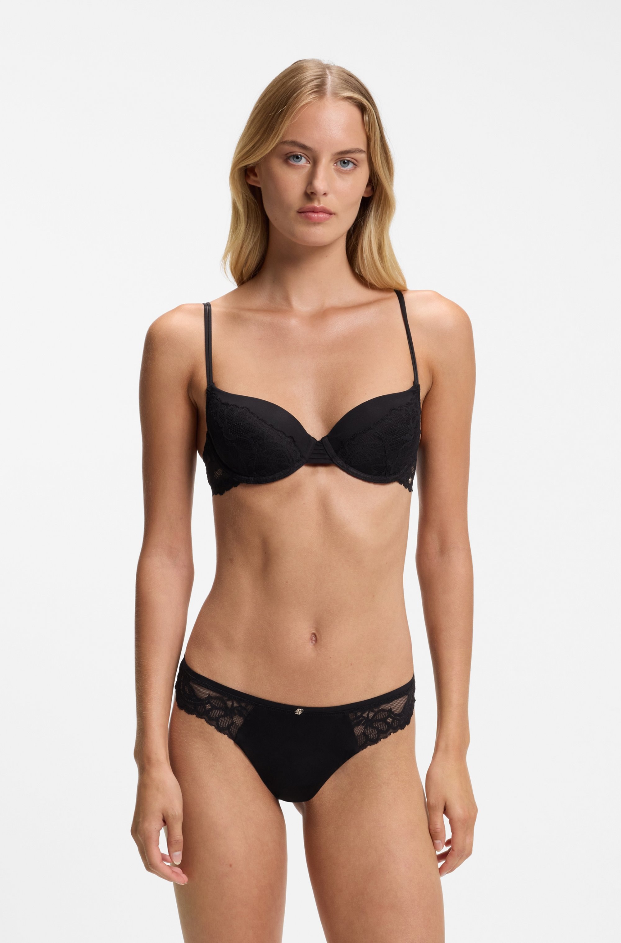 BOSS Tanga »BLOSSOM« en dentelle avec mesh plissé et pendentif doré