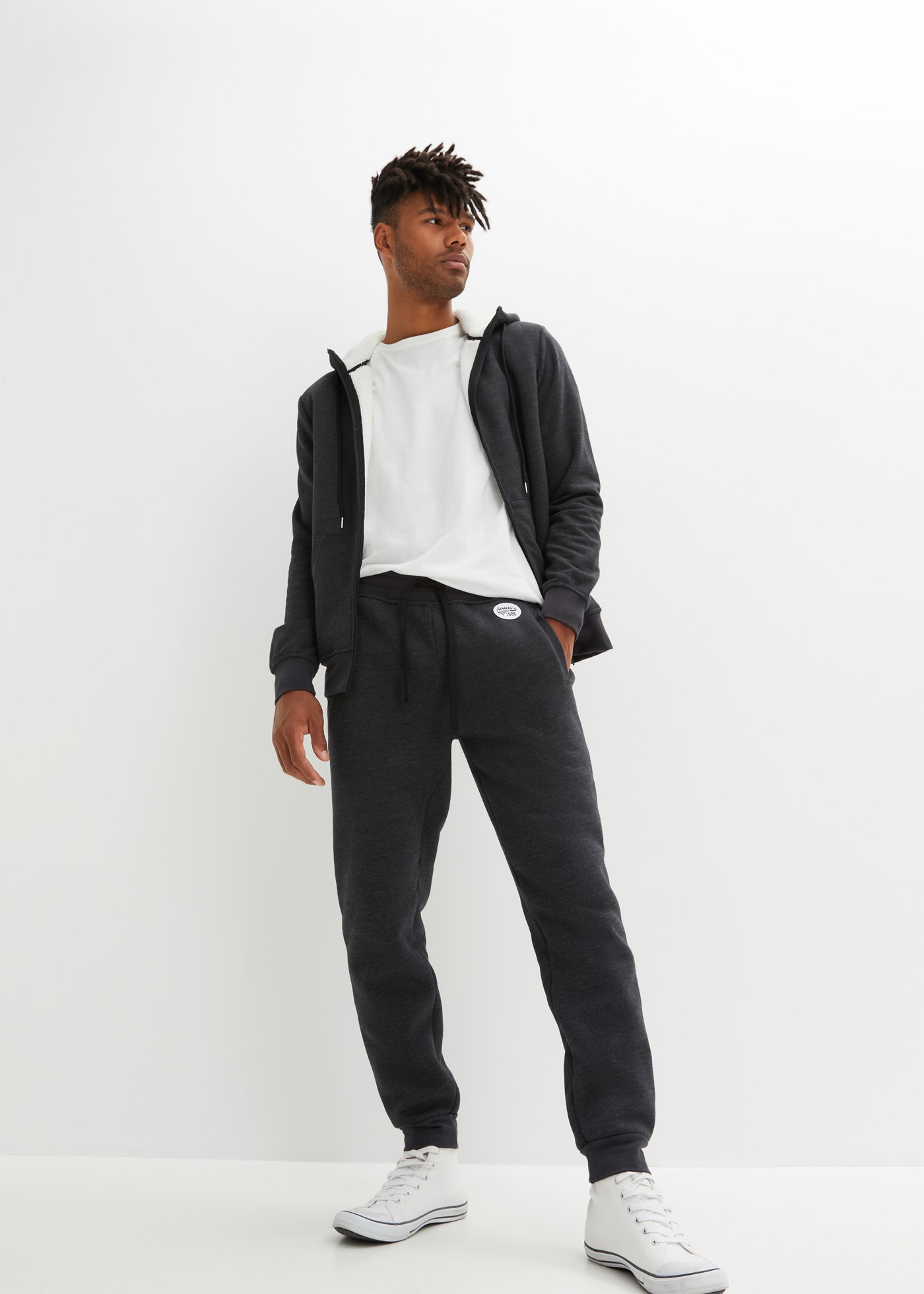 bonprix Pantalon sweat  aus Baumwolle, Polyester und Elasthan, mit Teddyfutter, Regular Fit