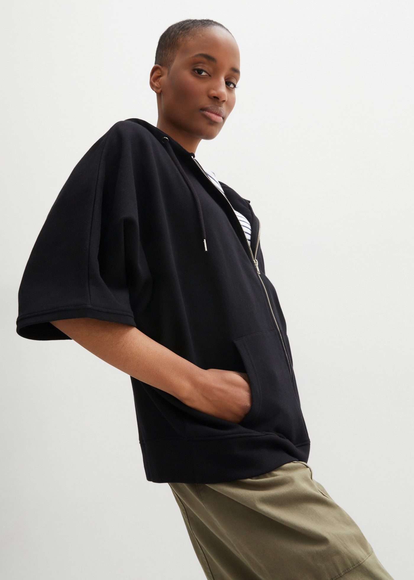 bonprix Veste sweat effet silhouette féminine, tenue légère, style sportif