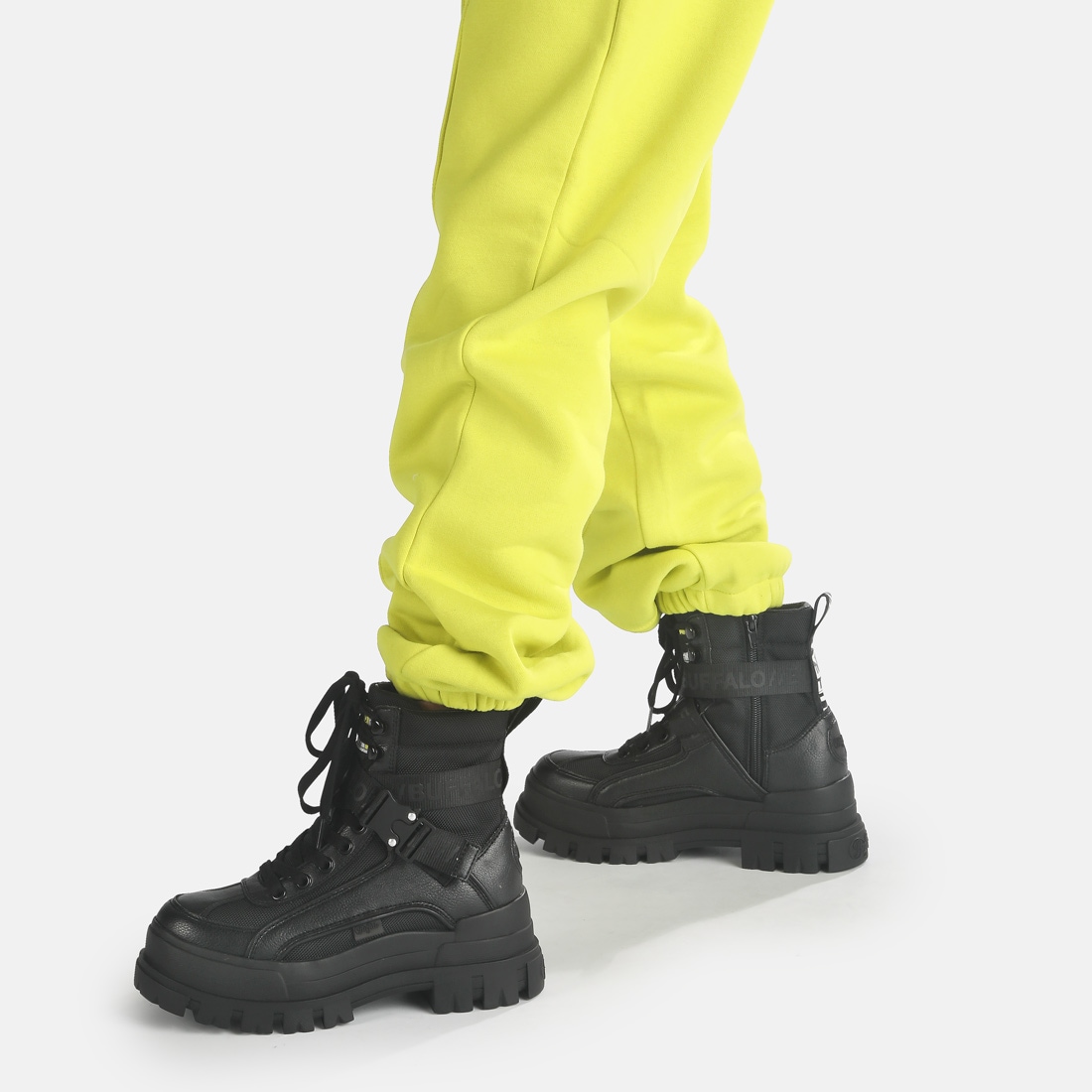 Buffalo Winterboots »Aspha Com1 Vegan«  Schnürstiefelette, Plateauboots mit Innen-Reissverschluss