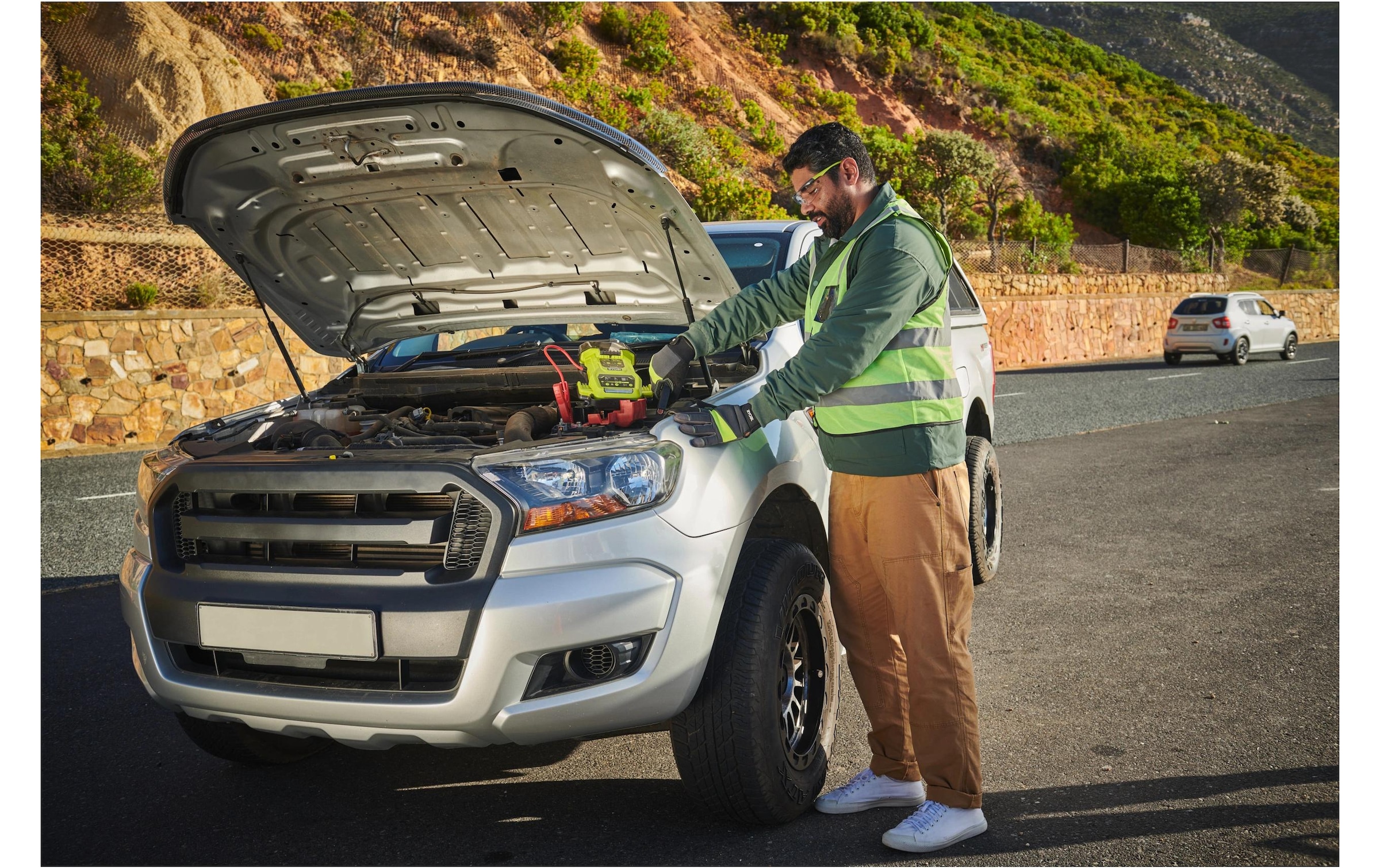 RYOBI Chargeur de batterie de voiture »Starterbatterie RJSC18«