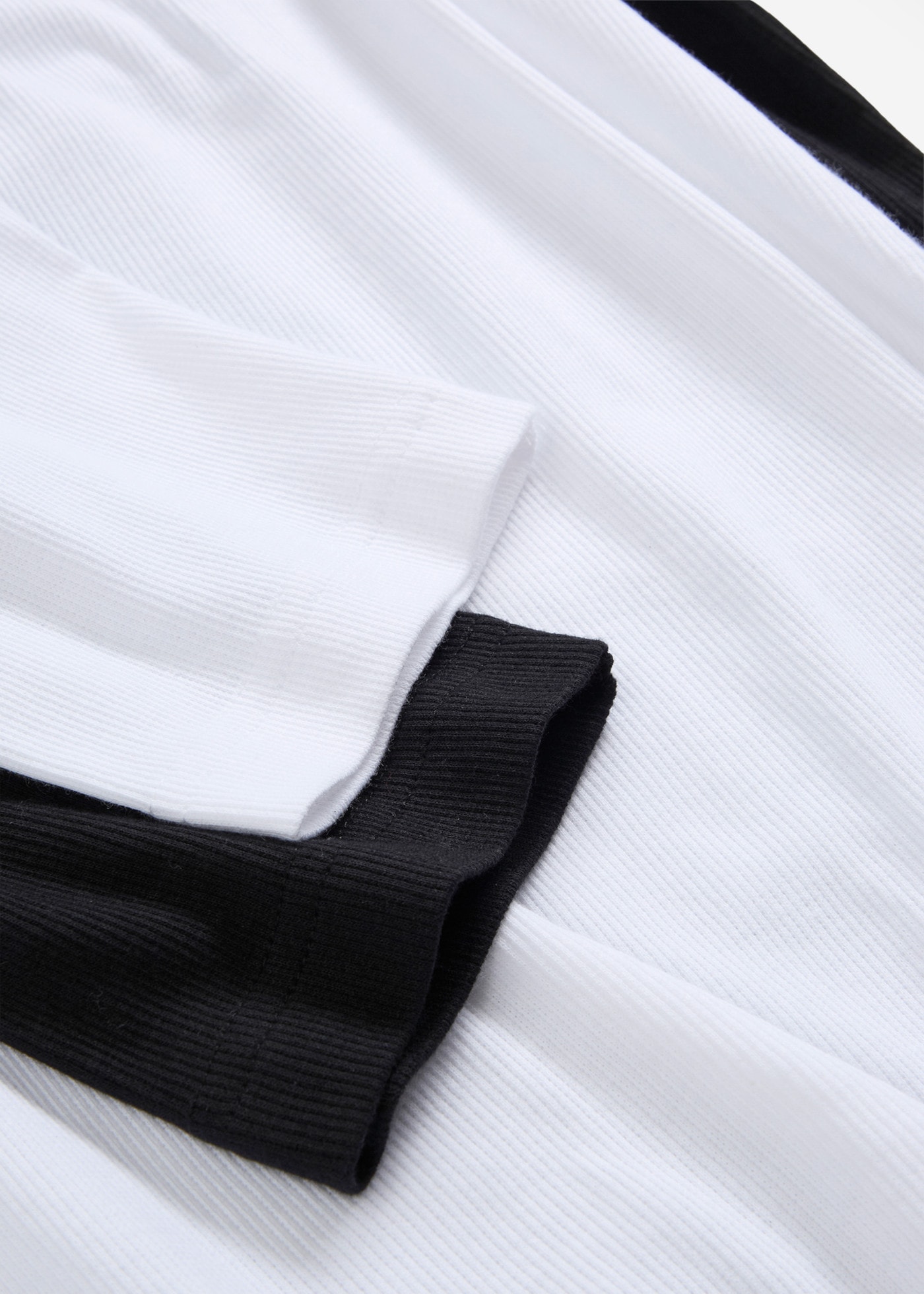 bonprix T-Shirt Packung, 2er,  aus Baumwoll-Elasthan-Mix, schmale Passform, Halbarm-Design