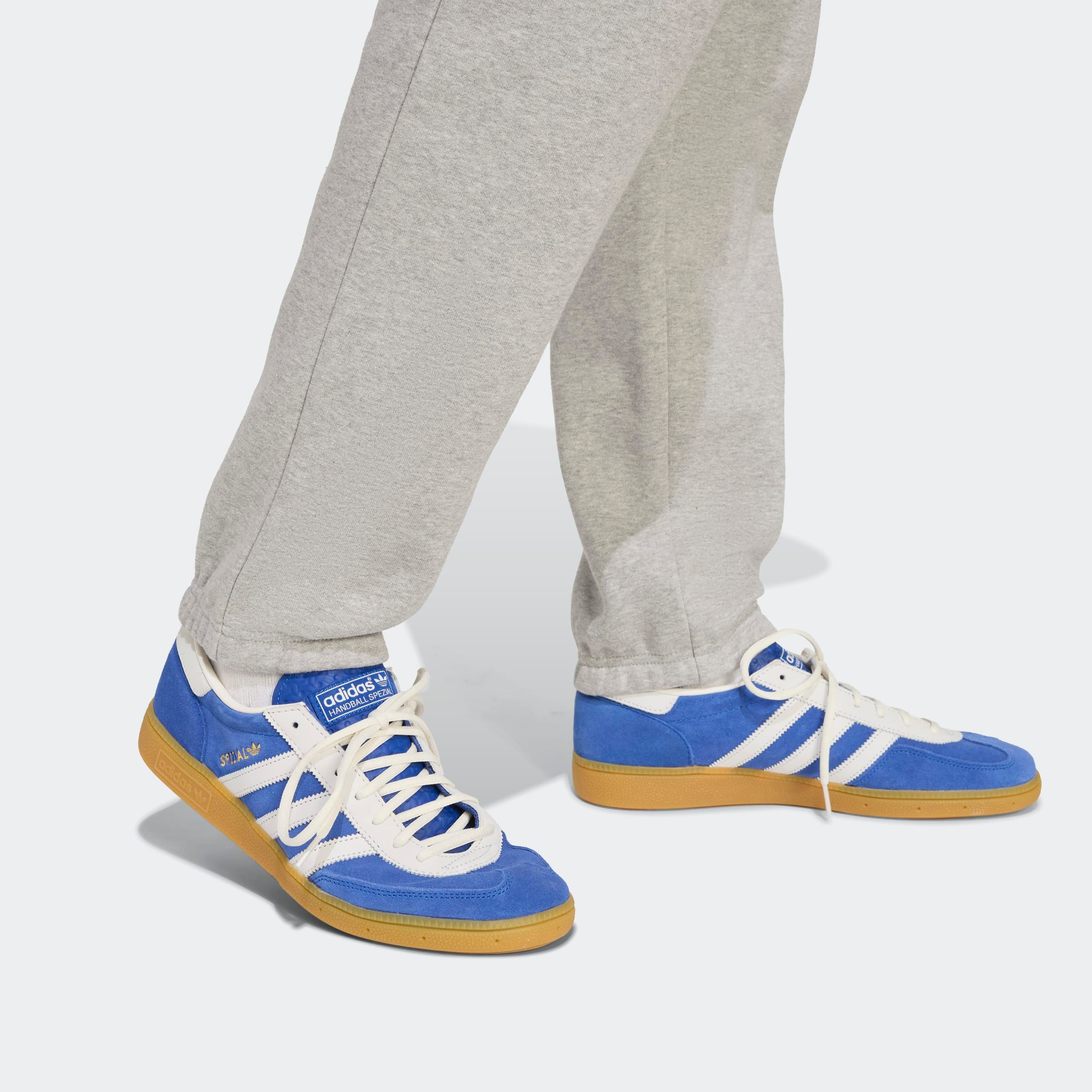 adidas Originals Pantalon de sport »TREFOIL ESSENTIALS«  schmale Passform, mit flauschiger Innenseite, mit Rippbündchen