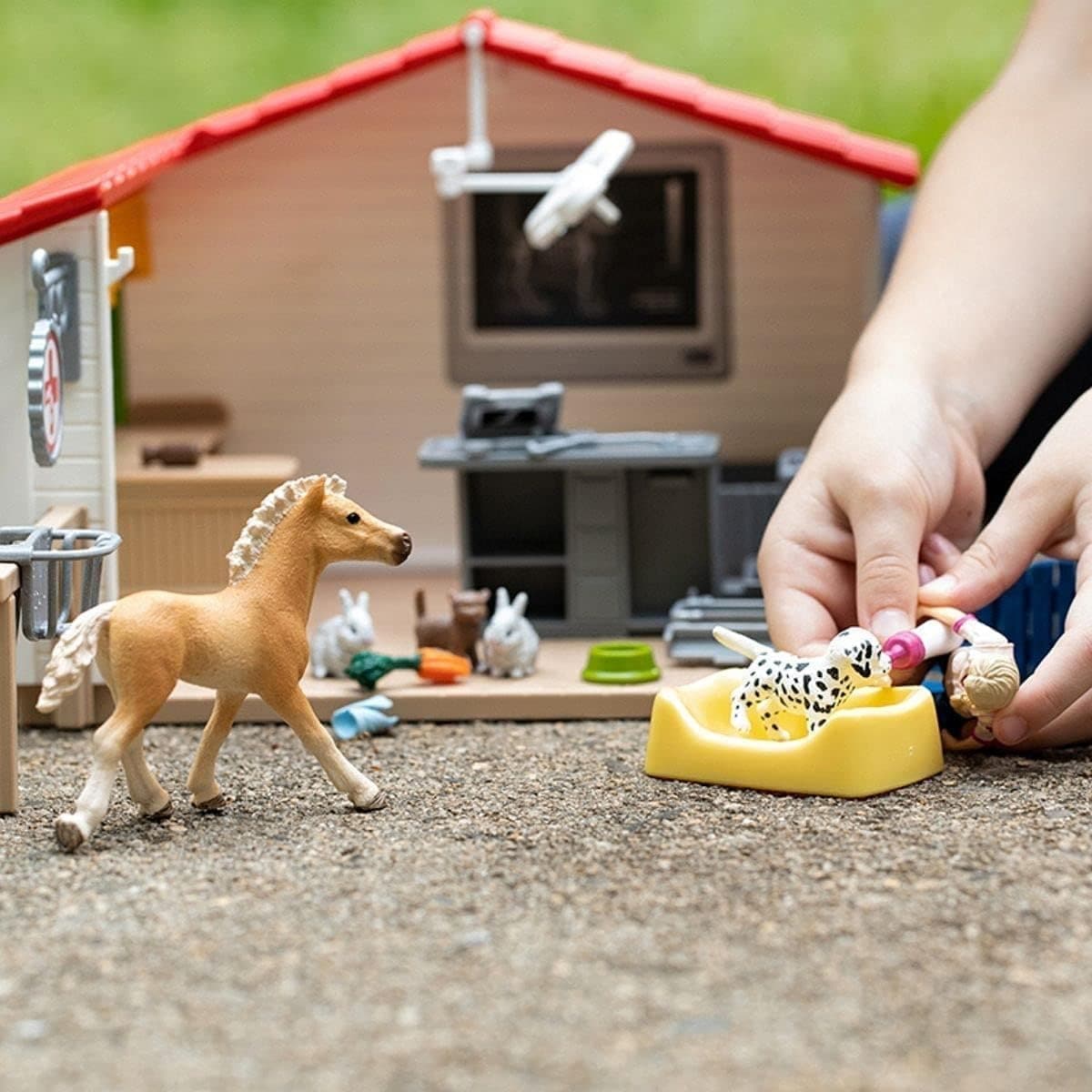 Schleich® Monde de jeu »FARM WORLD, Tierarzt-Praxis mit Haustieren (42502)« fabriqué en Europe