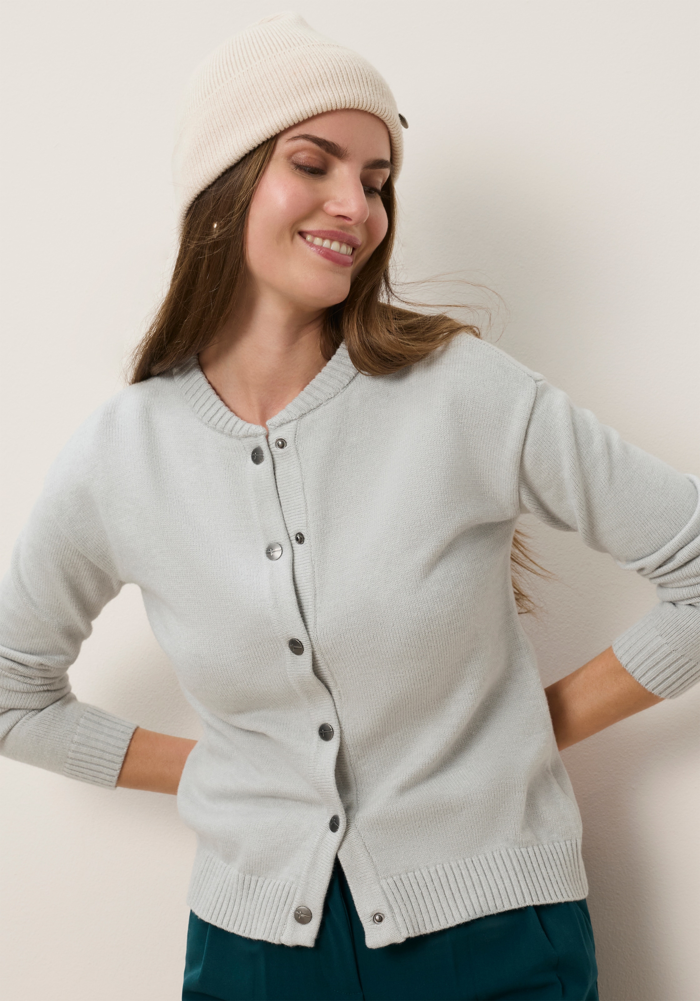 Tamaris Strickjacke »in lässiger Blouson-Form mit Bündchen« aus weicher Viskosemischung
