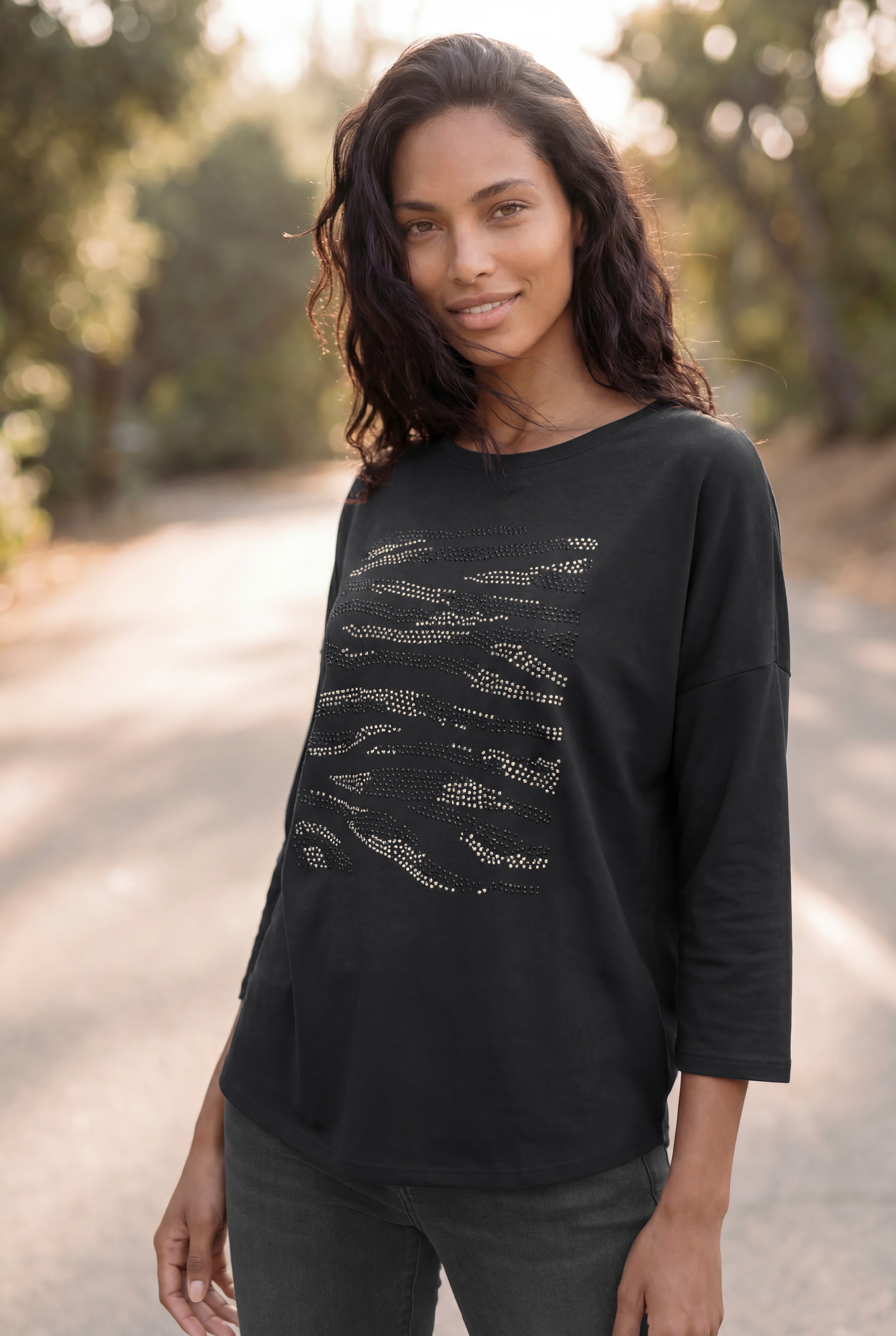 LASCANA T-shirt à manches 3/4 »mit Strass-Dessin« en qualité French Terry estivale en viscose