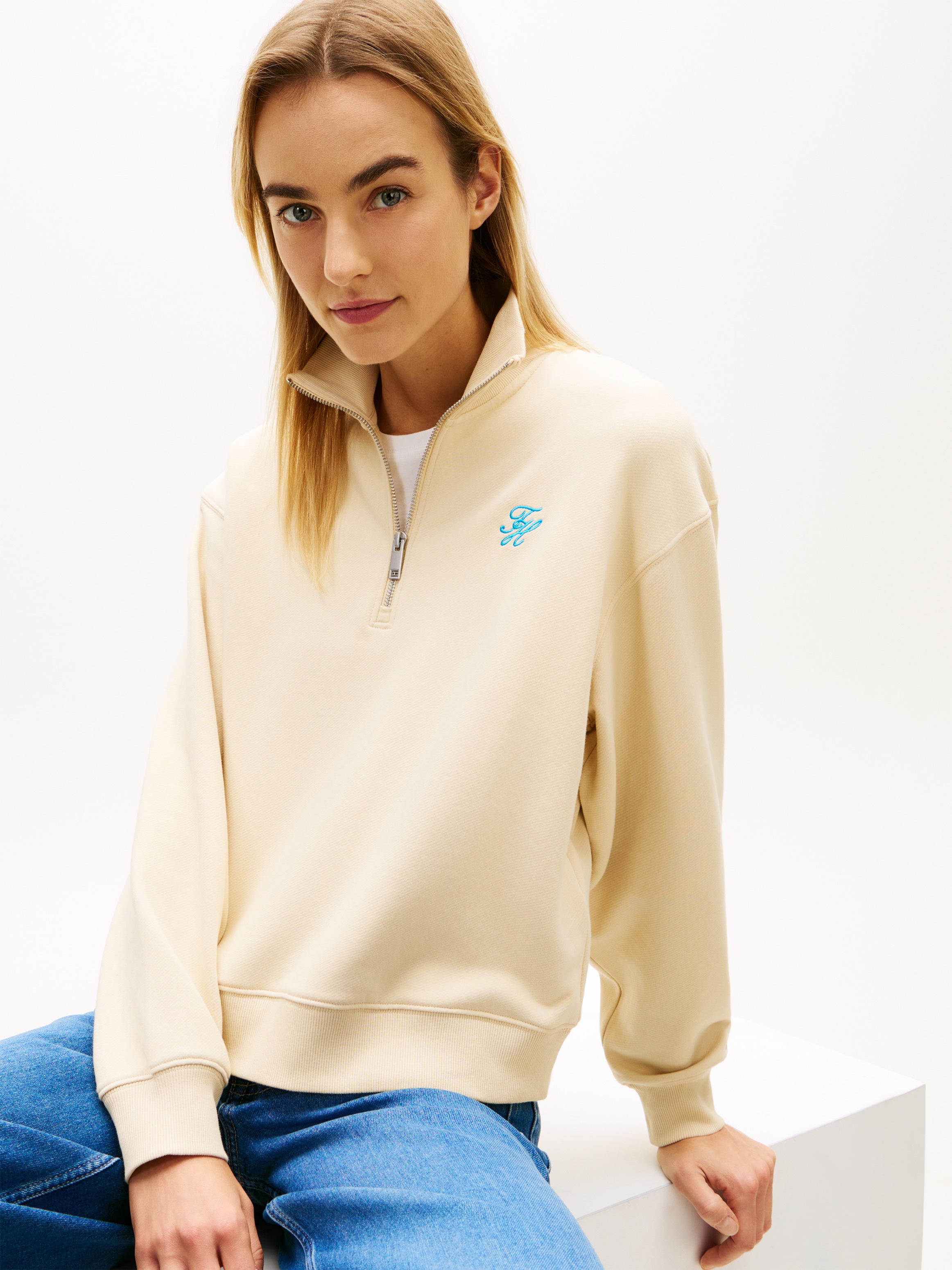 Tommy Hilfiger Sweatshirt »TH SCRIPT REG HALF-ZIP«, mit Logo-Stickerei, Stehkragen, Regular Fit
