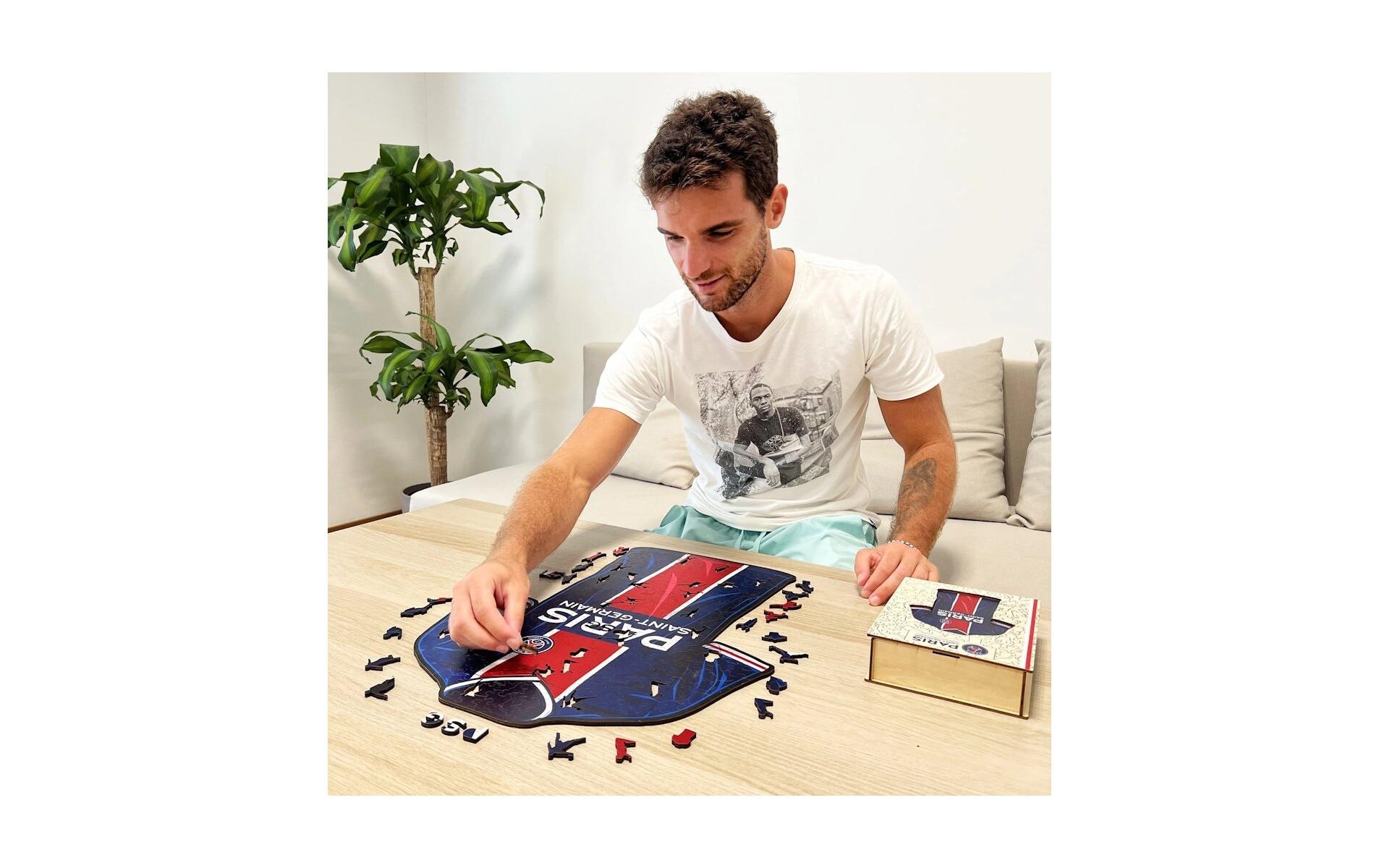   Puzzle »Iconic PSG FC – Trikot« Holzart: Birke (Herkunftsland: China)