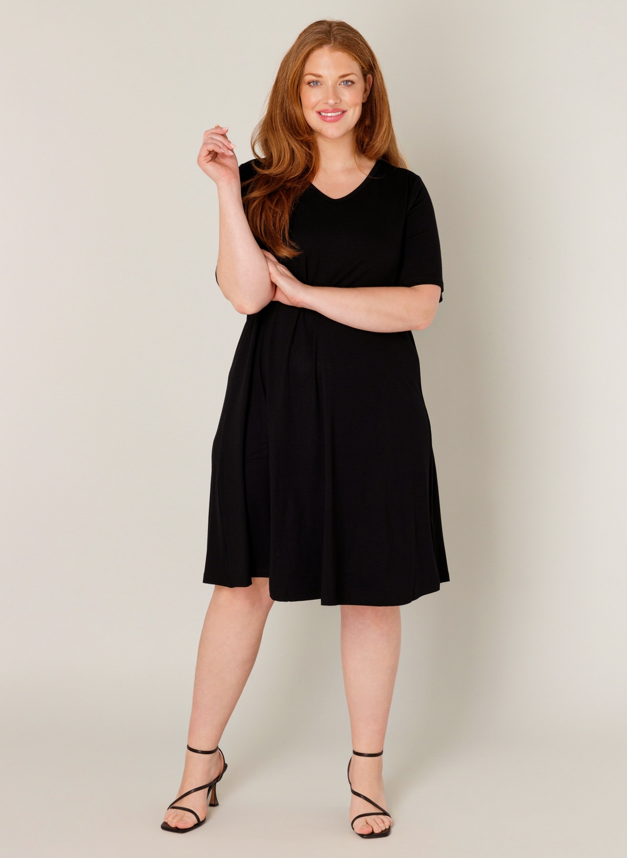 Base Level Curvy Robe t-shirt »Abernathy« Robe d'été en coupe légèrement évasée