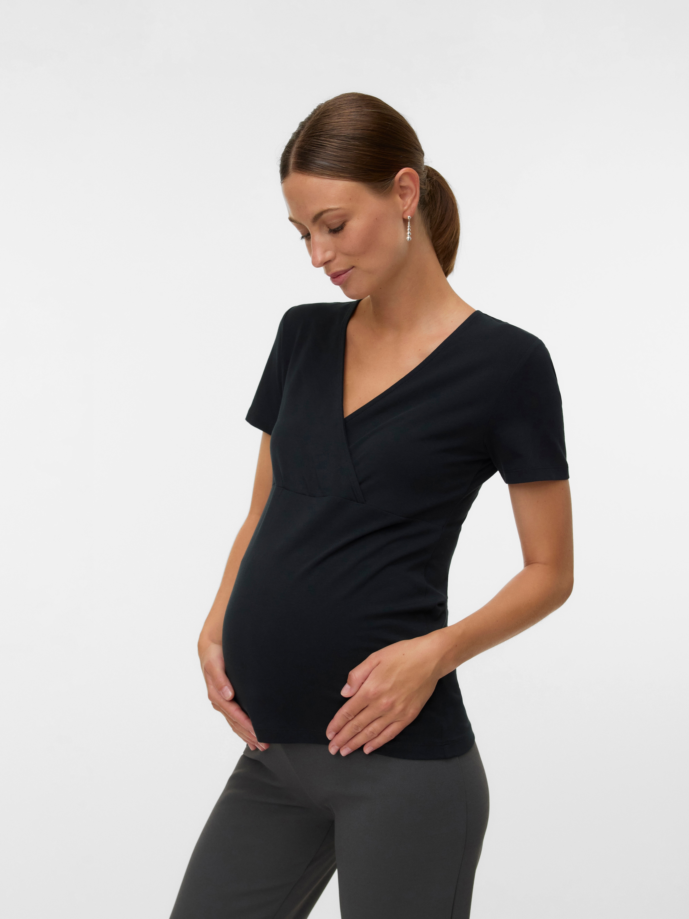 Mamalicious Umstandsshirt »MLKERRIE TESS SS JRS TOP 2F 2-P NOOS« Packung, 2 tlg. Baumwollmischung, eng anliegend