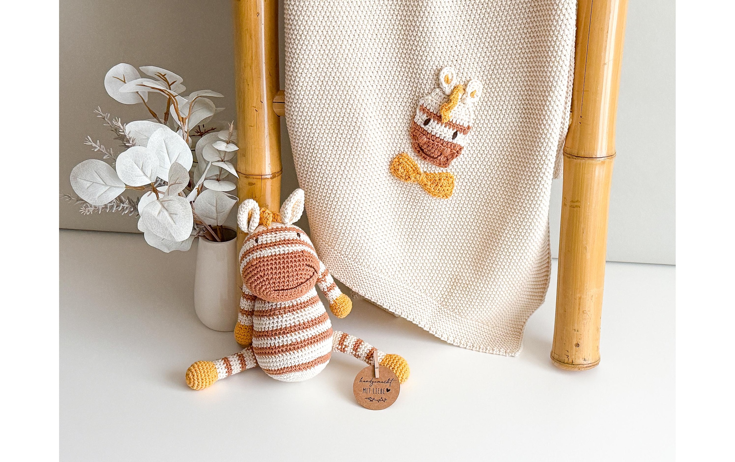   Set cadeau pour nouveau-né »Welcomebabybox Enno – Decke & Zebra« 2 cuis Kuschelige 2-teilige Geschenkbox für Babys