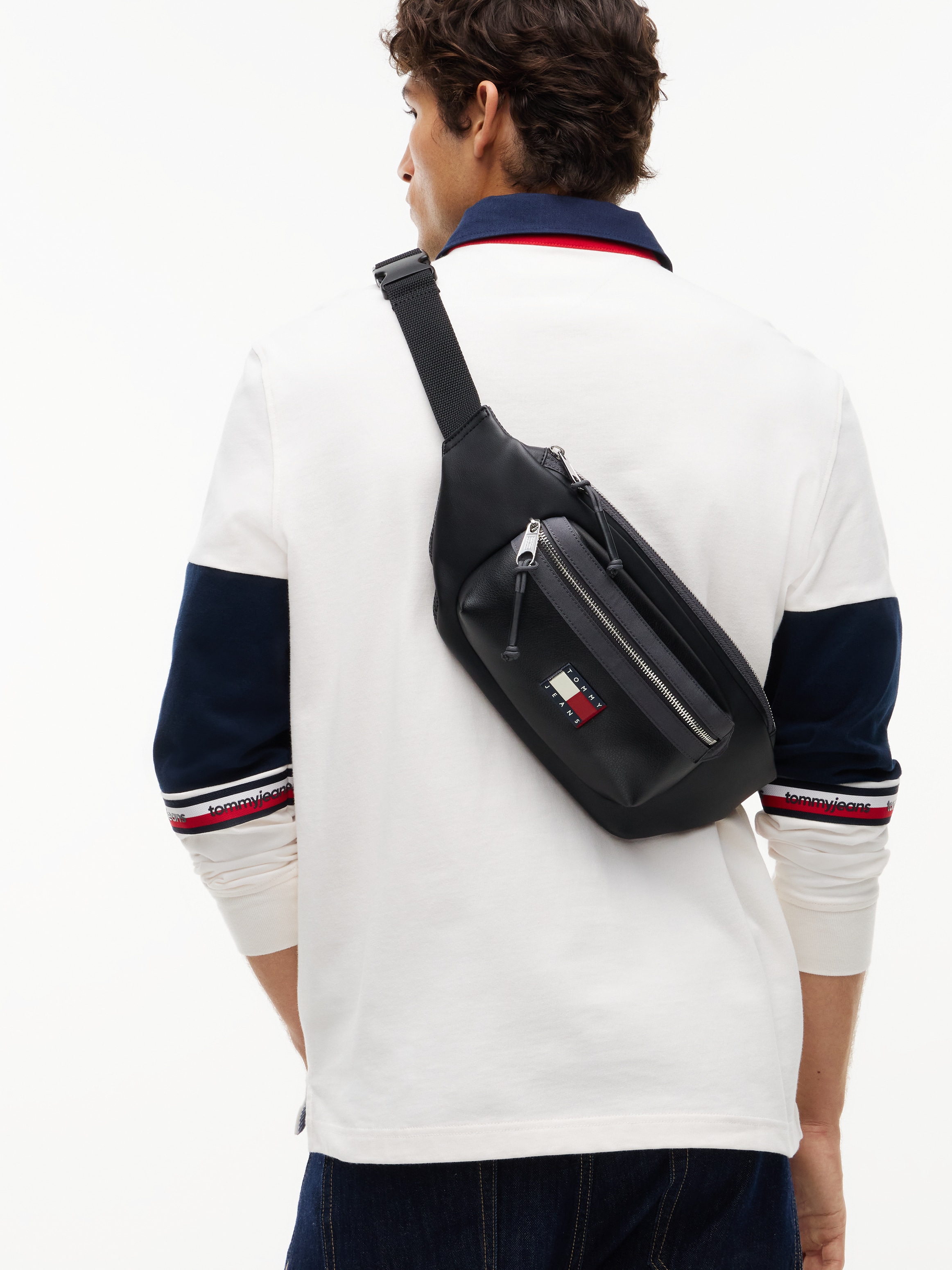 Tommy Jeans Sac ventral »TJM ELEVATED PU BUMBAG« Banane unisexe, sac bandoulière avec écusson logo
