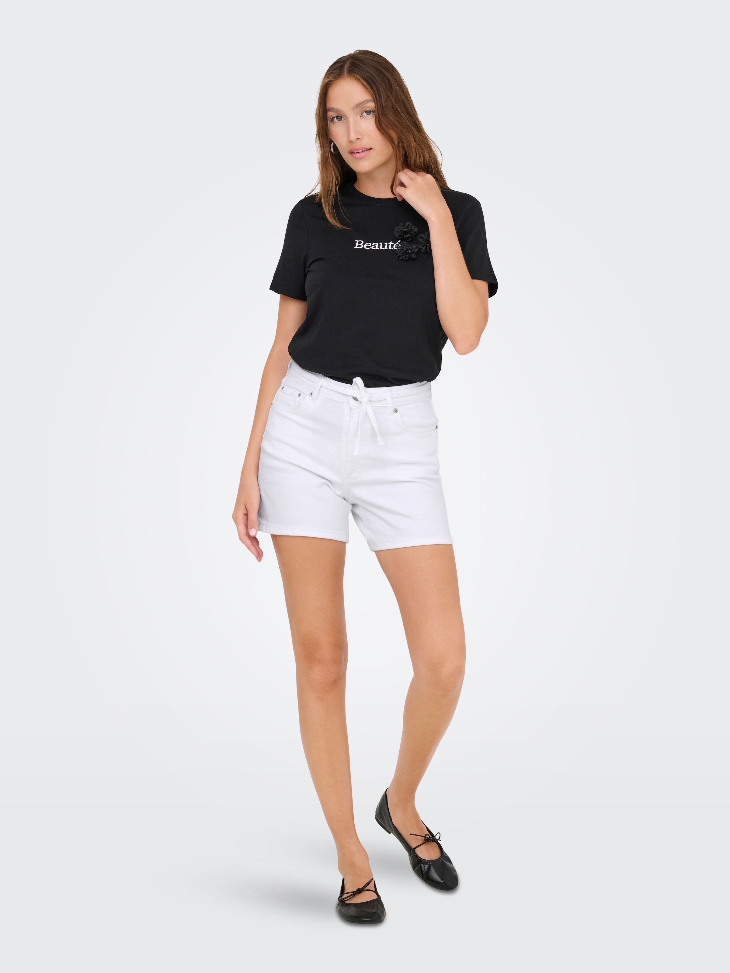 ONLY Short en jean »ONLGIANNA MW BELTED SHORTS AZG DNM NOOS« Mélange de coton, coupe regular, taille régulière