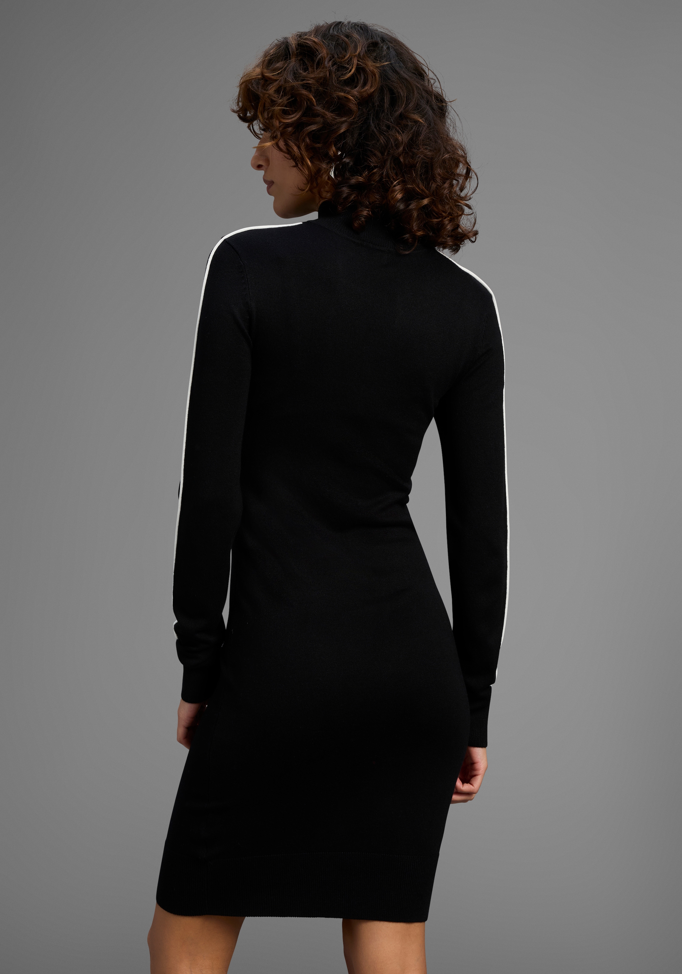 Bruno Banani Strickkleid Ohne Taschen mit edlem Kontraststreifen