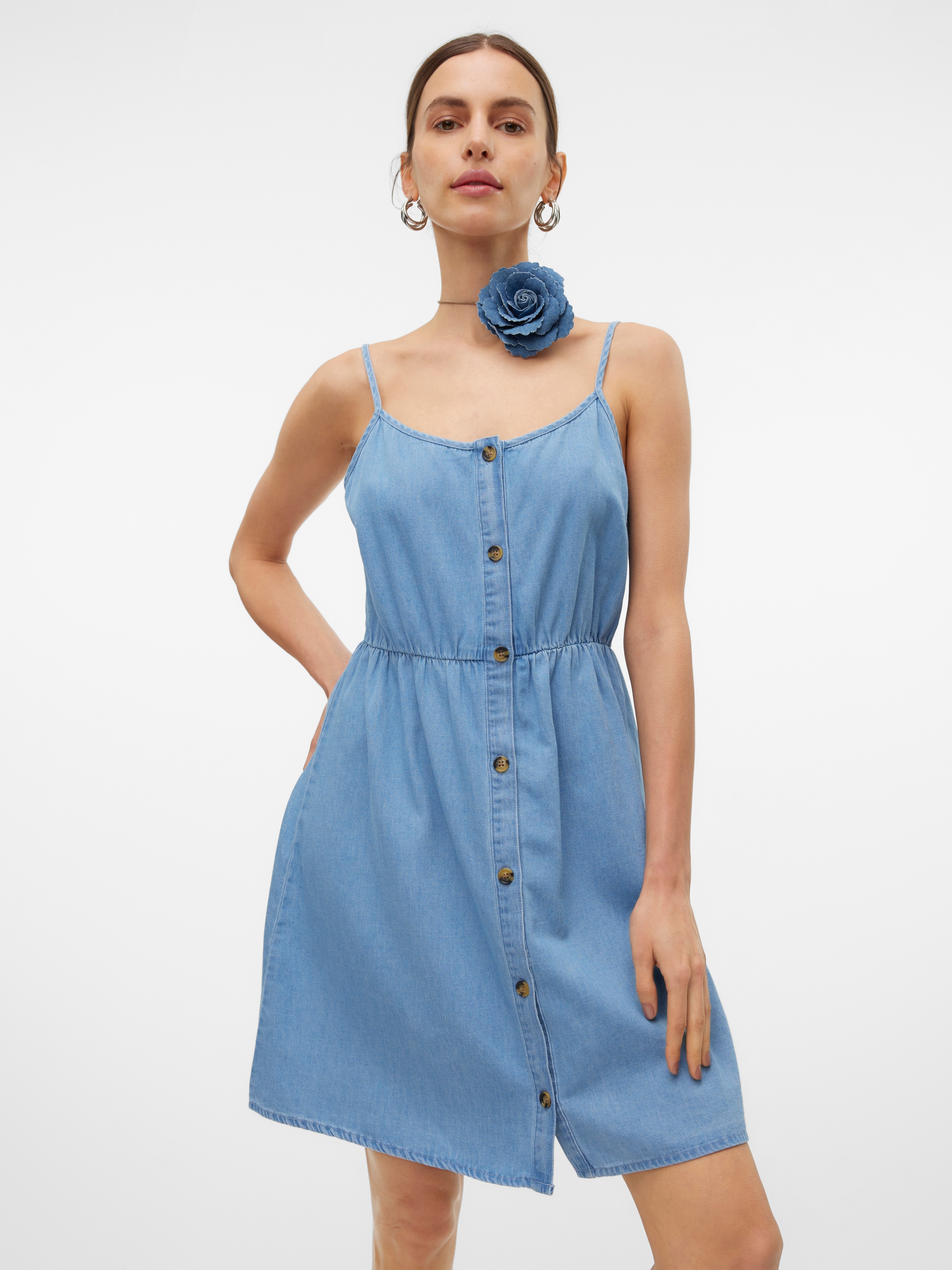 Vero Moda Robe en jean »VMFLICKA STRAP SHORT DRESS LCS« Coton, coupe régulière, bretelles réglables