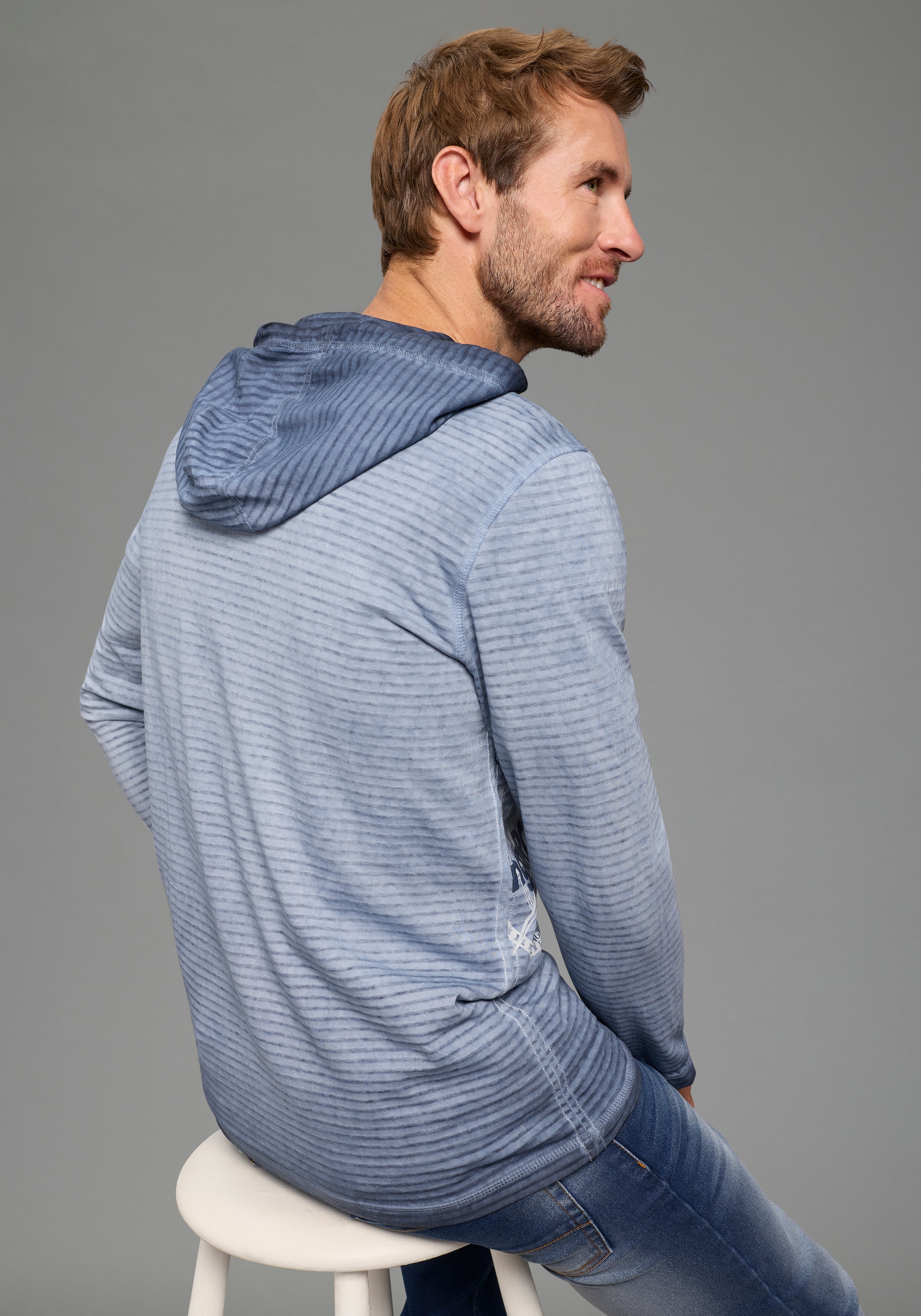 KangaROOS T-shirt à manches longues schmale Passform, Langarm, mit Kapuze, aus Single Jersey