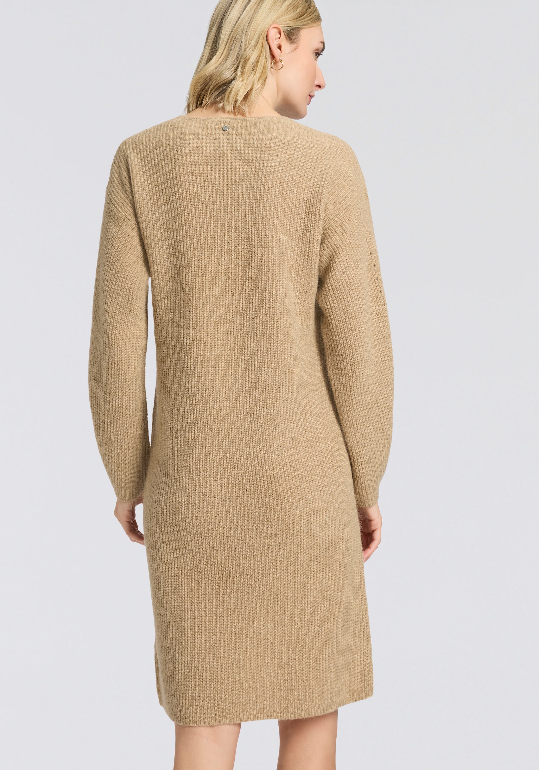 BOSS ORANGE Strickkleid »Fusil Premium Damenmode« mit V-Ausschnitt & Ajourdetails