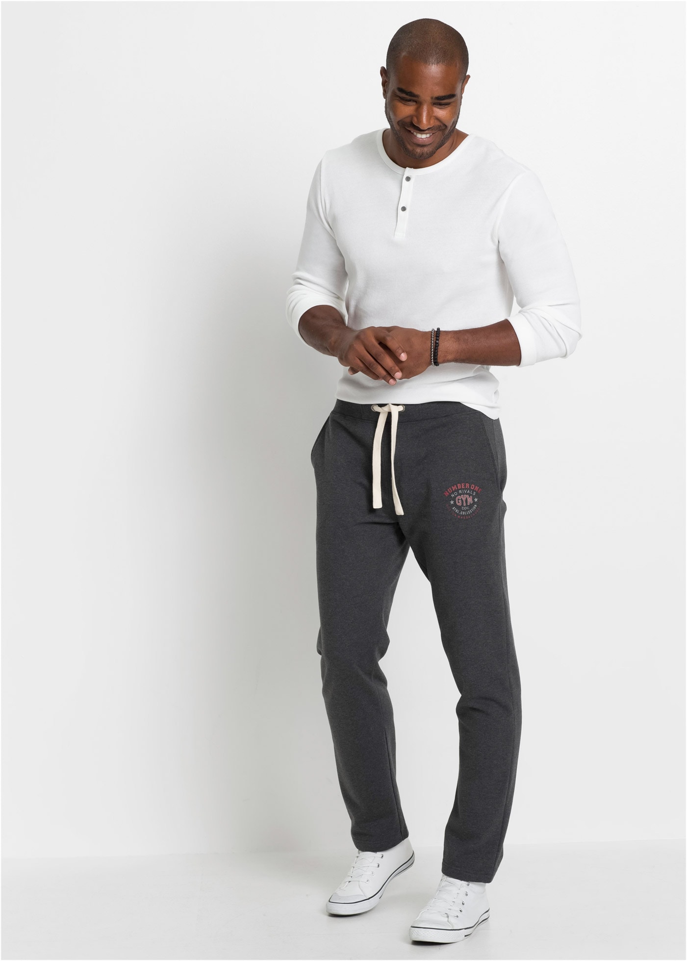 bonprix Pantalon de jogging  avec taille élastique, avec cordon de serrage, regular fit, avec poche arrière