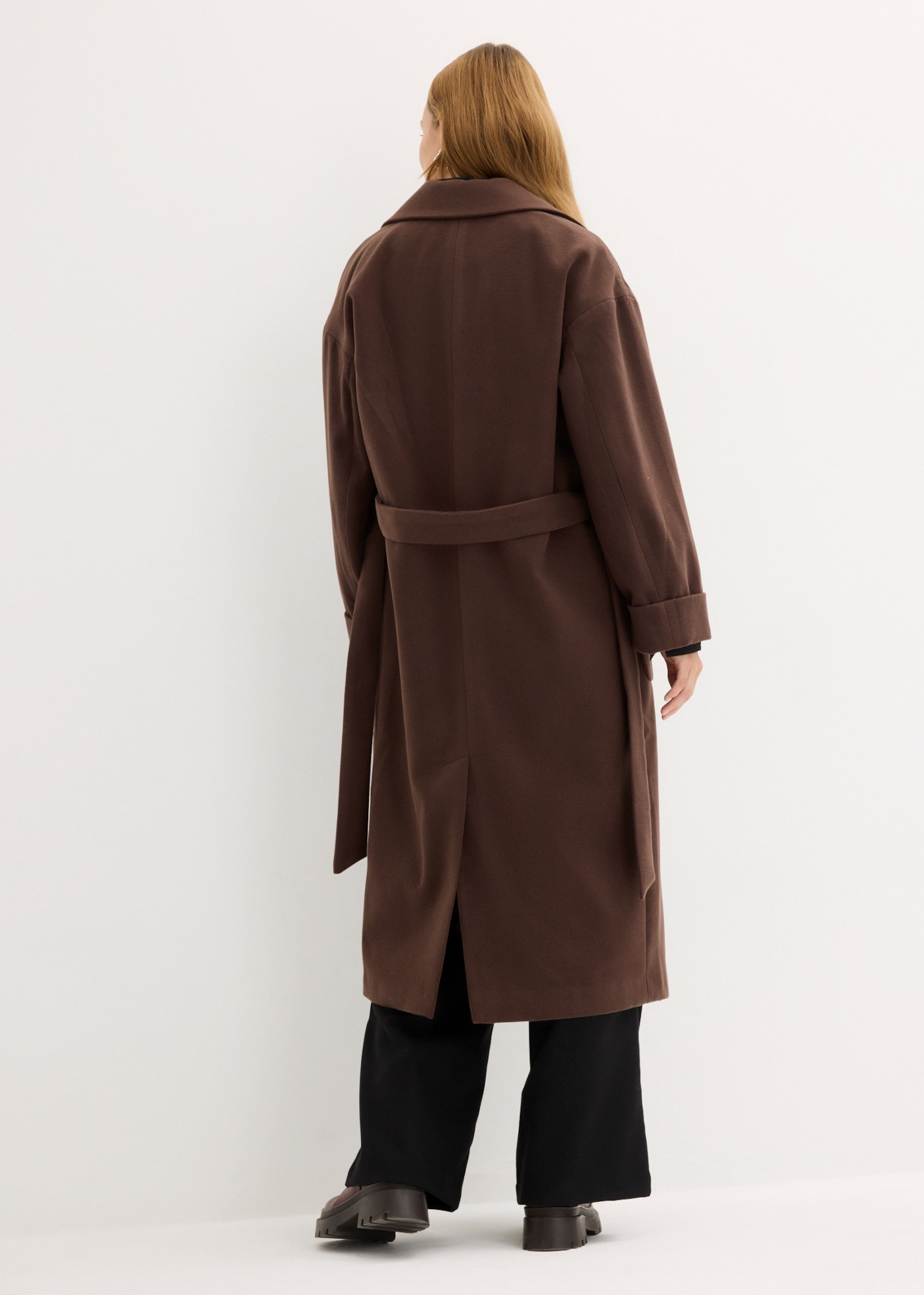 bonprix Manteau d'hiver aus Wollimitat, mit Taschen, lässig geschnitten, elegant