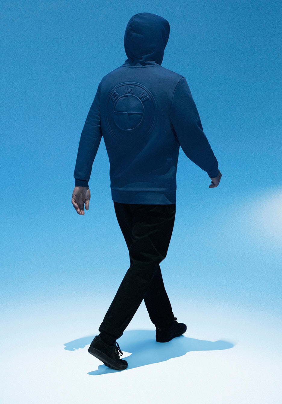 BMW Hoodie , mit farbgleichem Logo auf der Rückseite
