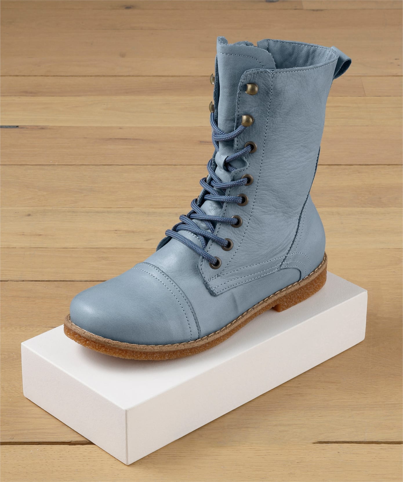 Andrea Conti Bottes à lacets