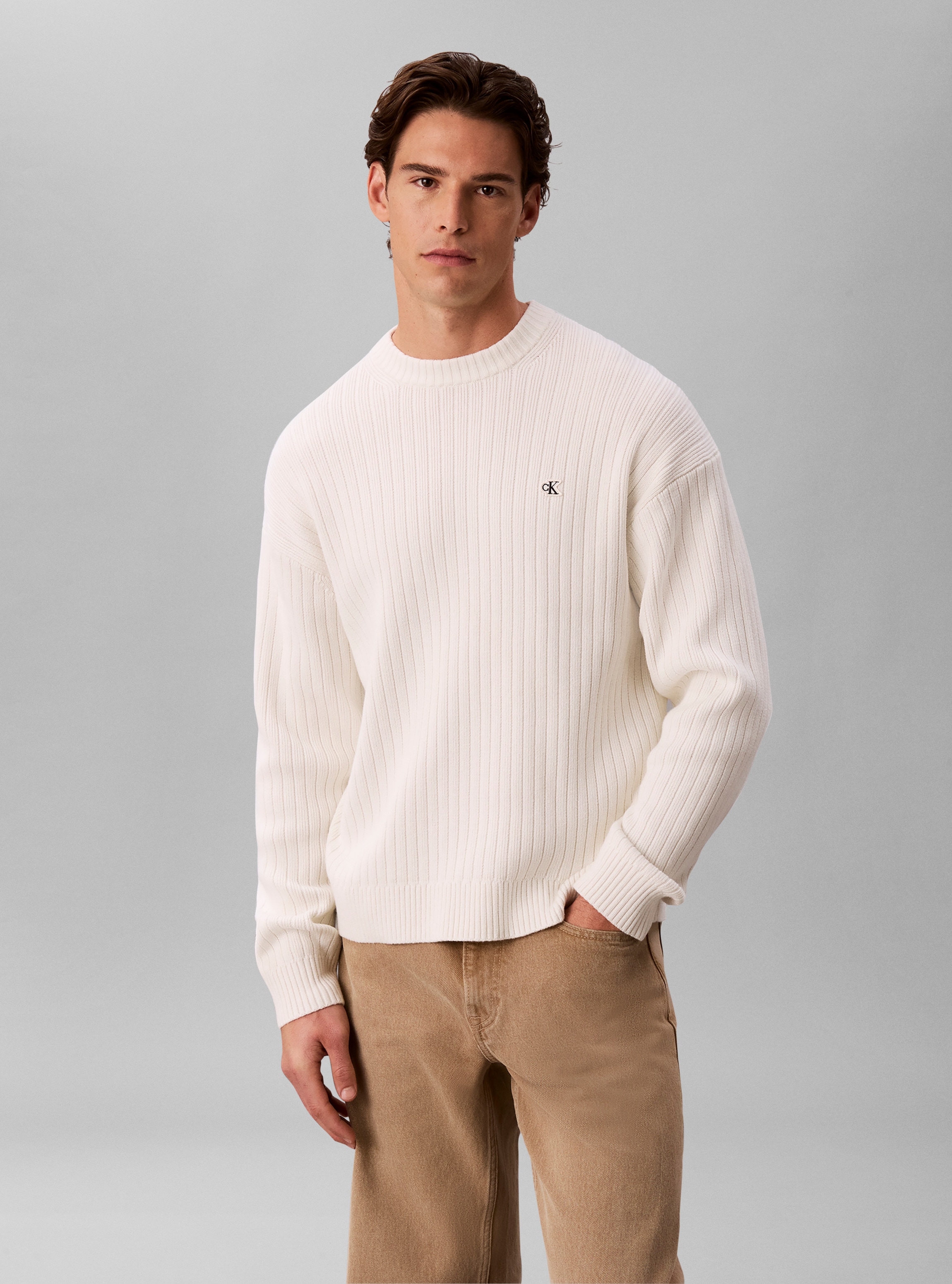 Calvin Klein Jeans Pull en tricot maille côtelée, coupe régulière, broderie du logo