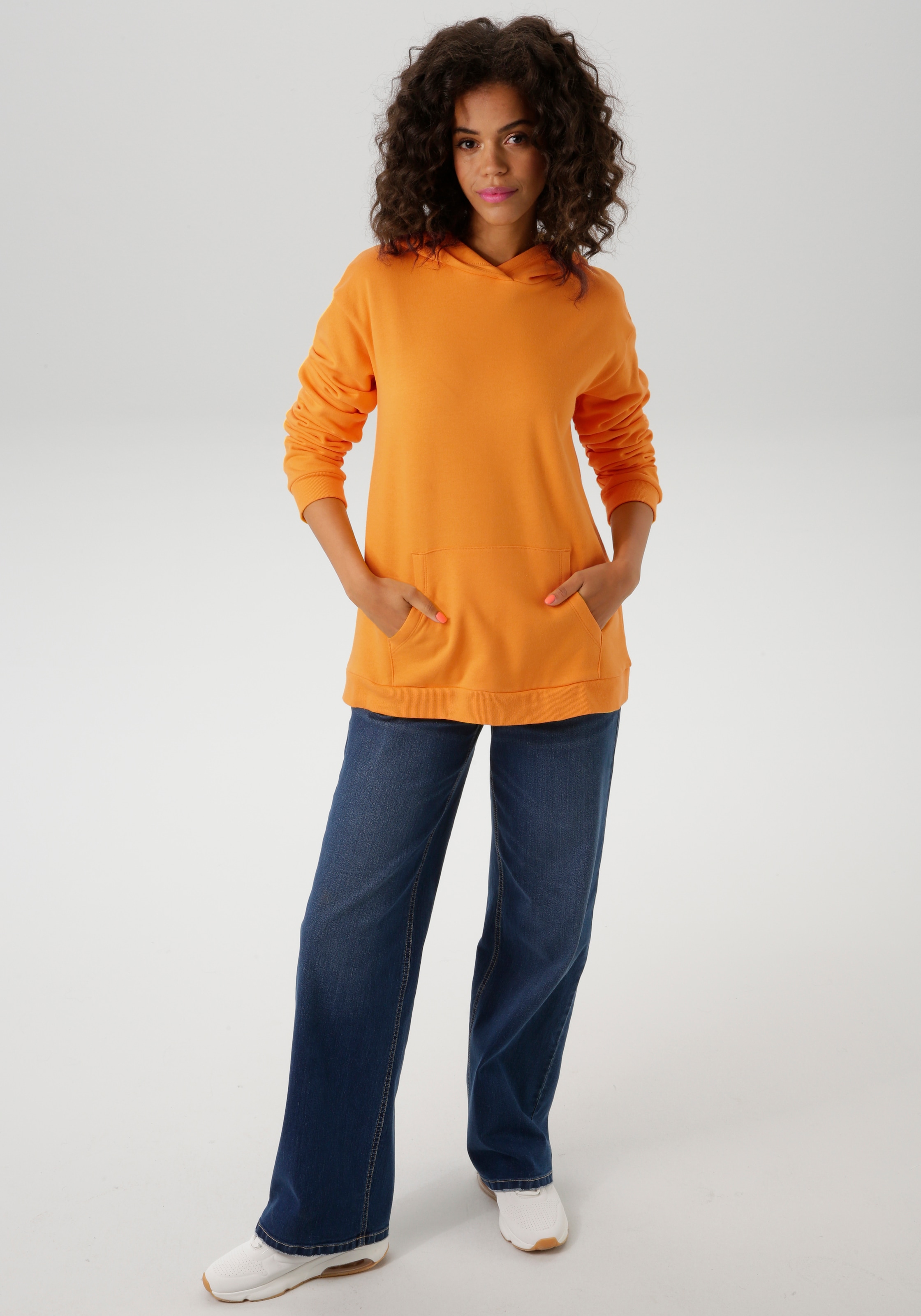 Aniston CASUAL Kapuzensweatshirt , mit Smiley im Rücken
