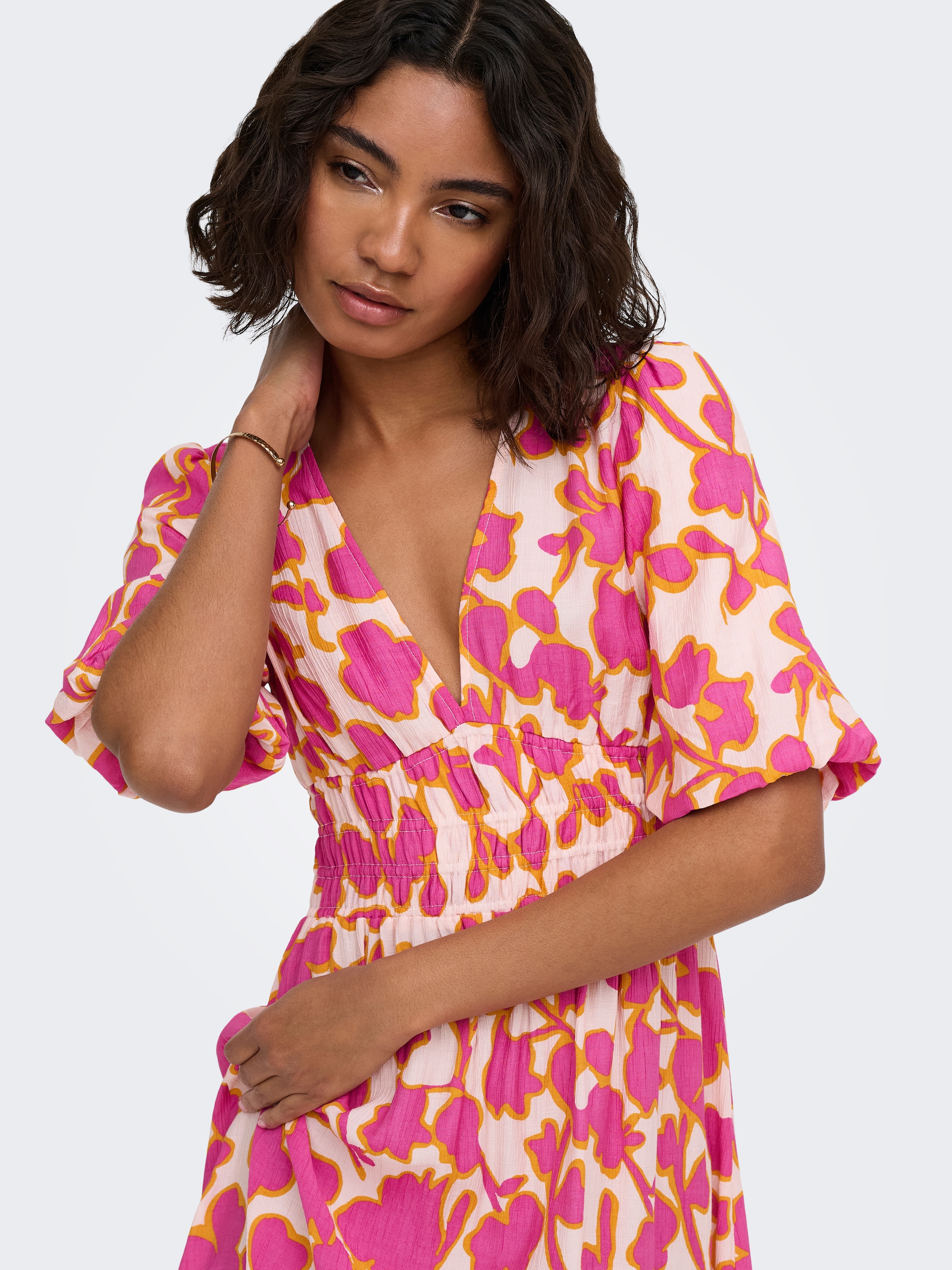 ONLY Robe imprimée »ONLAURI MIKASI S/S MIDI DRESS WVV EX« mélange viscose, coupe régulière