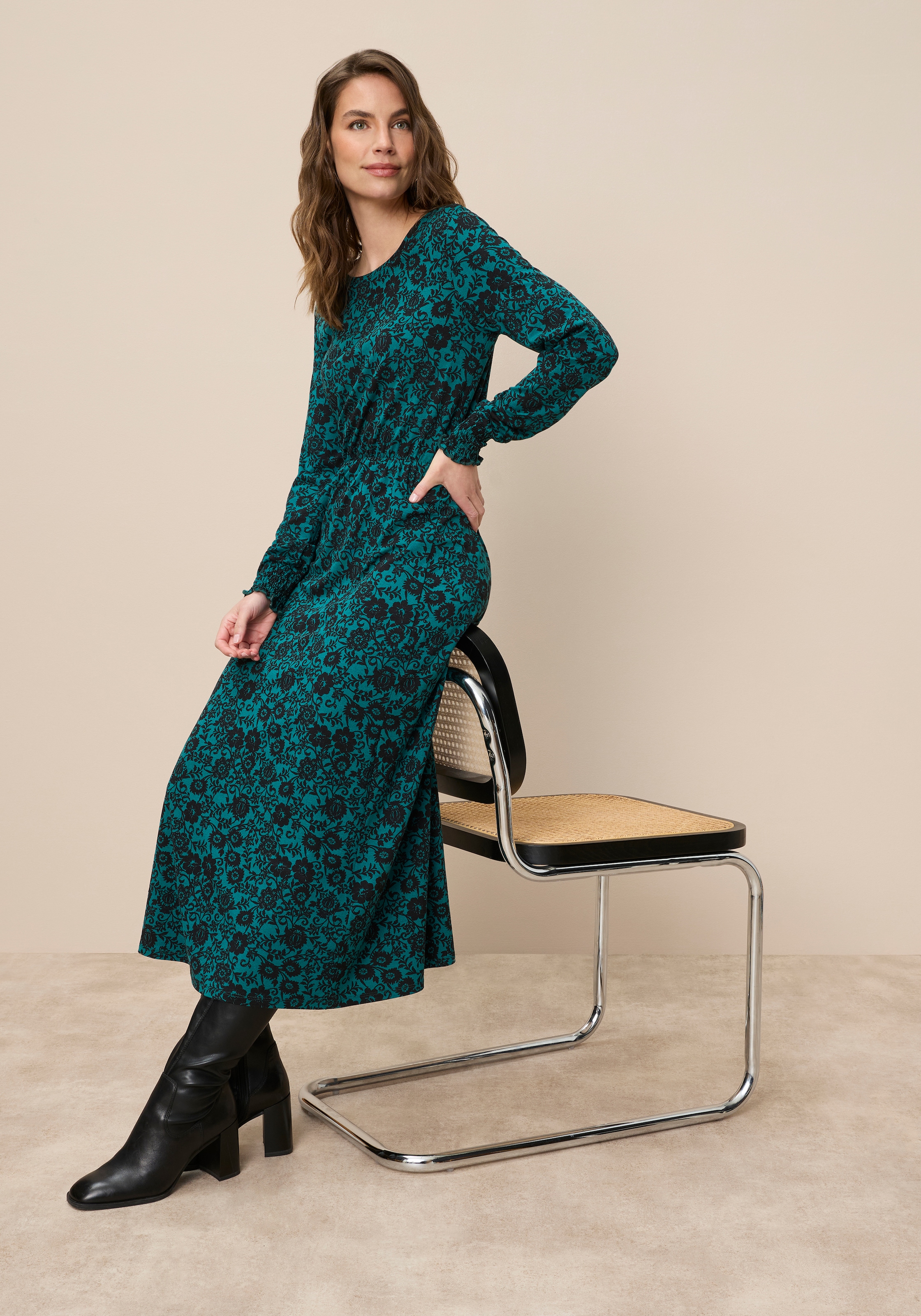 Tamaris Maxikleid aus Jersey-Material, für Casualmode und Herbstmode, feminin