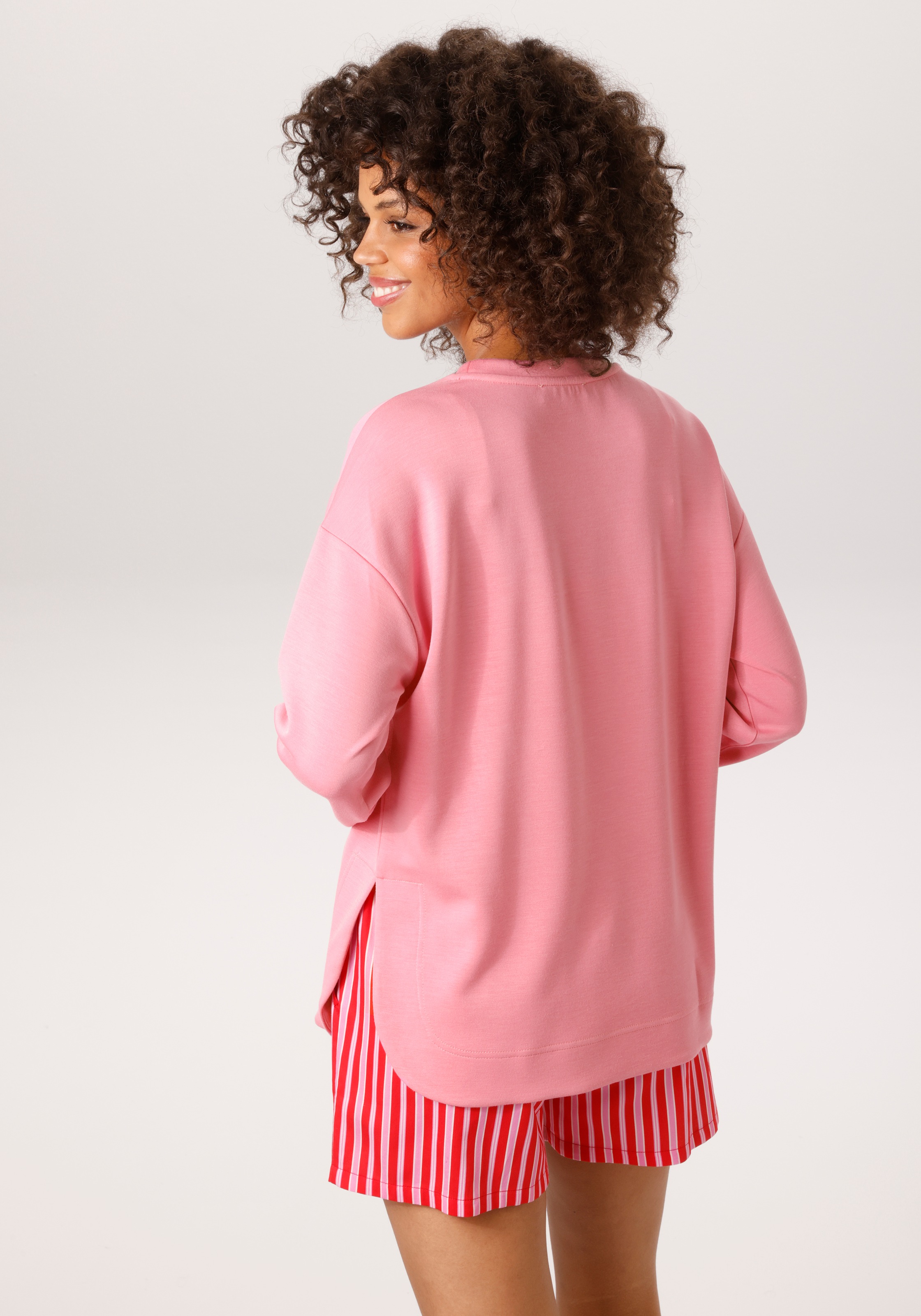 Aniston CASUAL Sweatshirt , in trendiger Farbpalette
