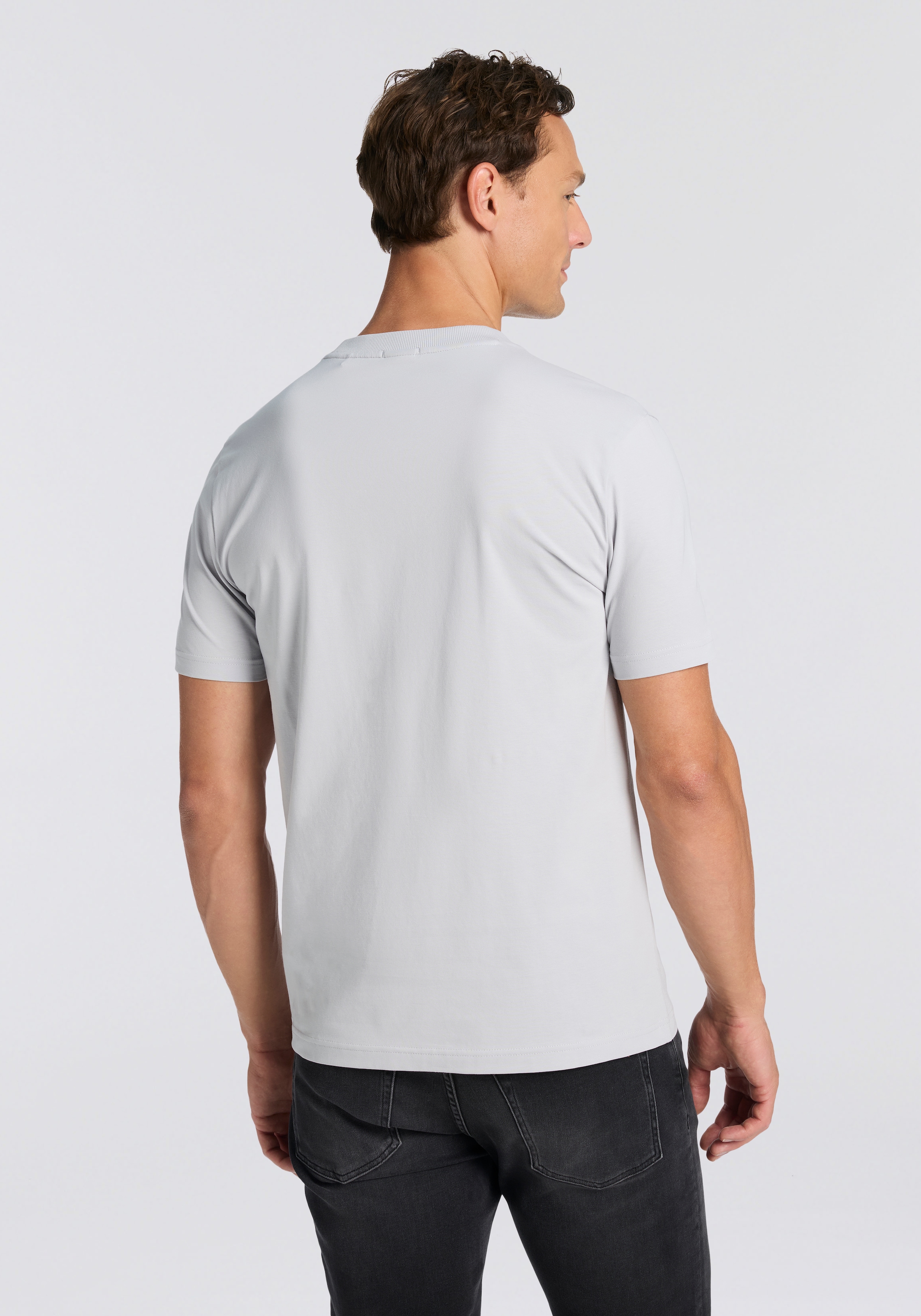 BOSS GREEN Rundhalsshirt »Tee« mit gummiertem Kontrast-Logo