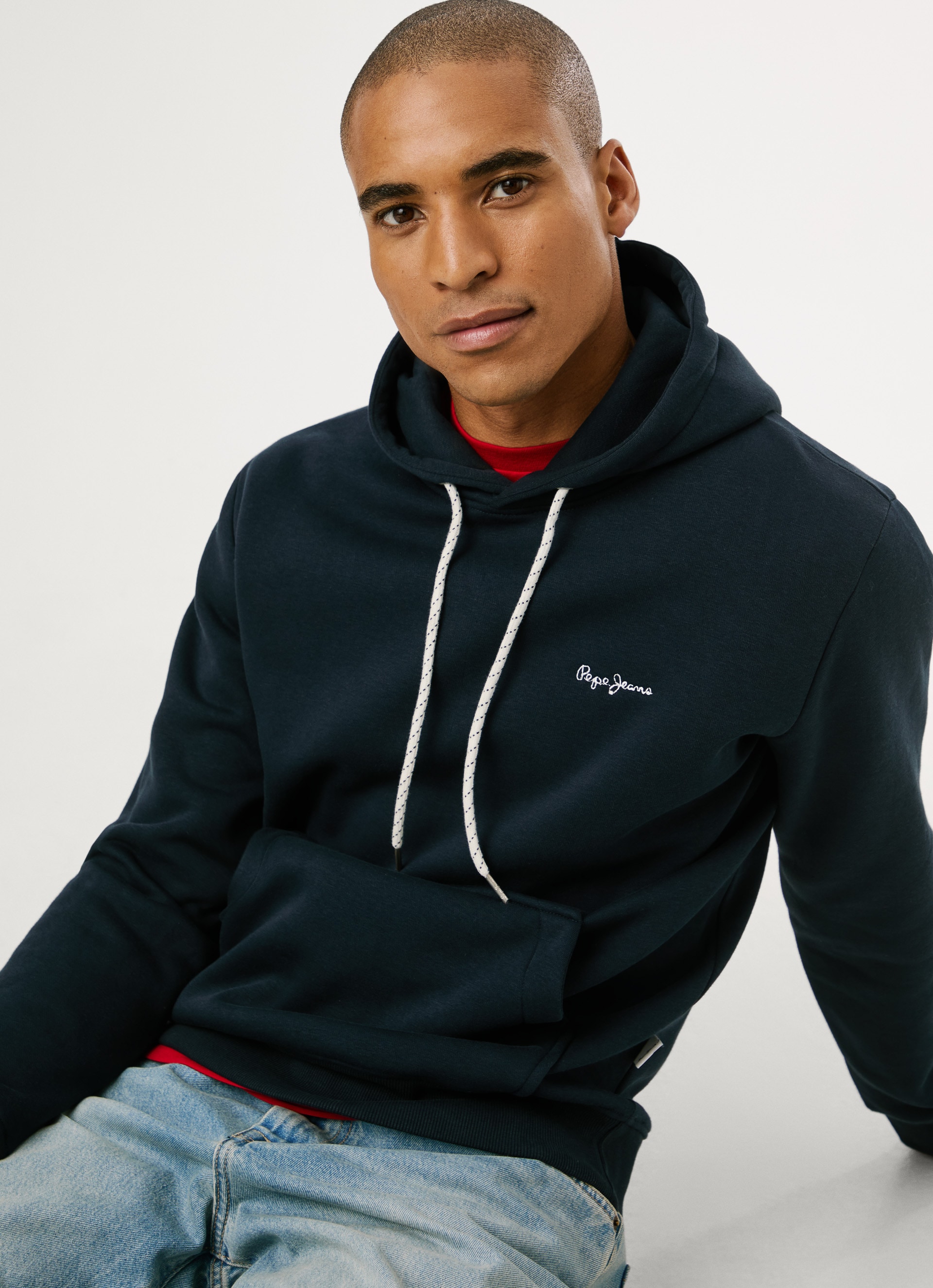 Pepe Jeans Hoodie »MACBETH SMALL LOGO«, Regular Fit mit gesticktem Logo
