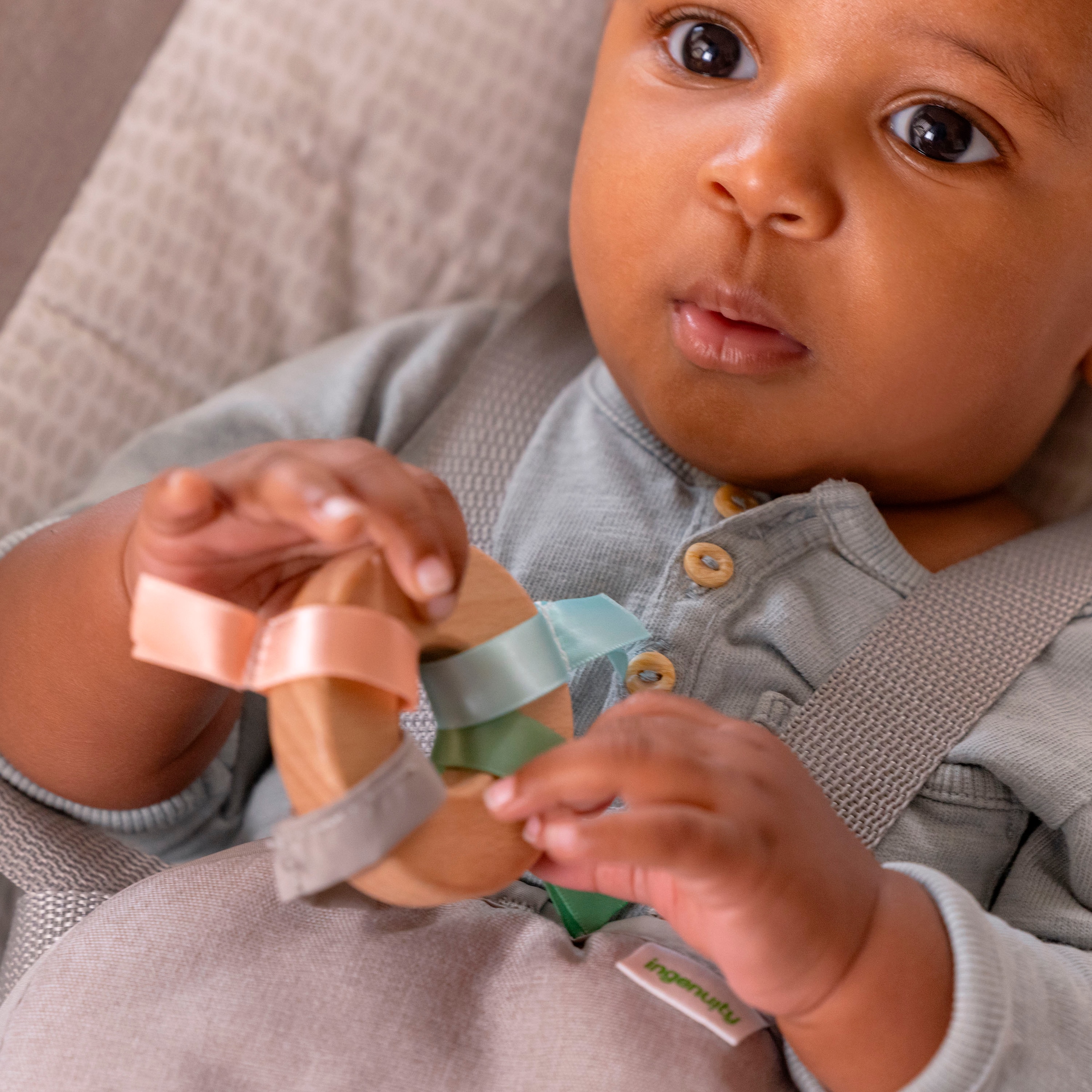 ingenuity Transat pour bébé »Keep InMotion Automatic Rocking Seat - Soulful Skies« mit Sound-Effekt