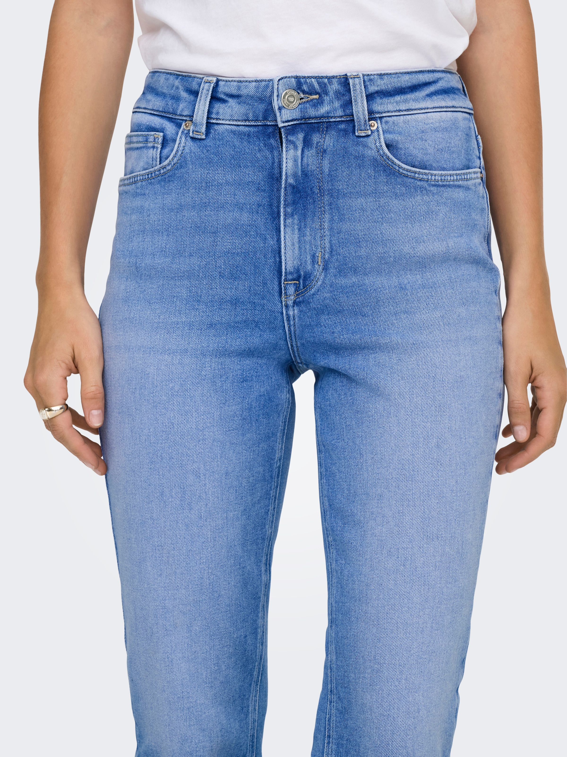 ONLY Jeans droit »ONLEMILY STRETCH HW ST AK DNM REA053NOOS« knöchellang, gerade Form, helle Waschung