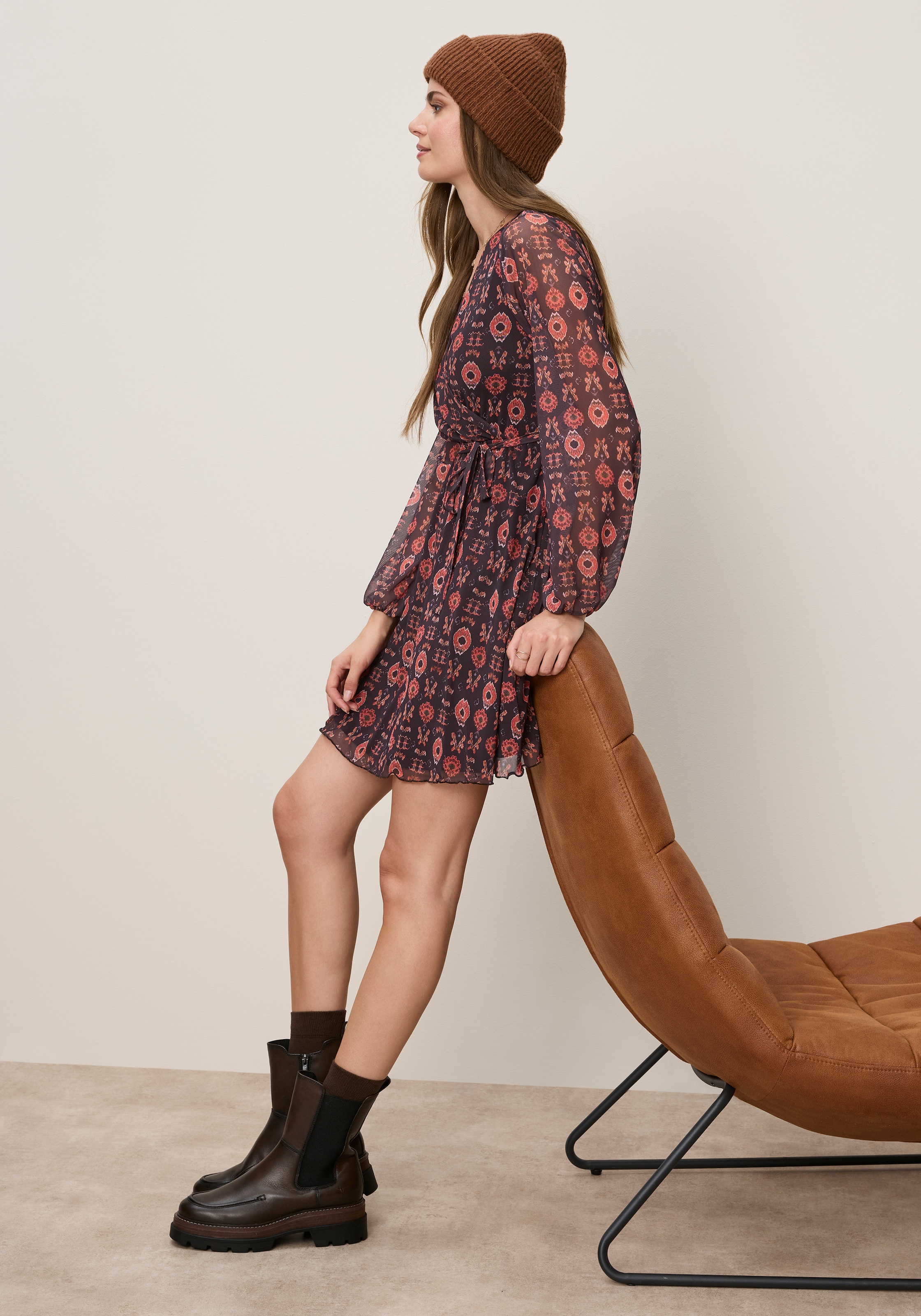 Tamaris Robe en maille »mit taillierter Passform und modischem Muster« en longueur mini moderne