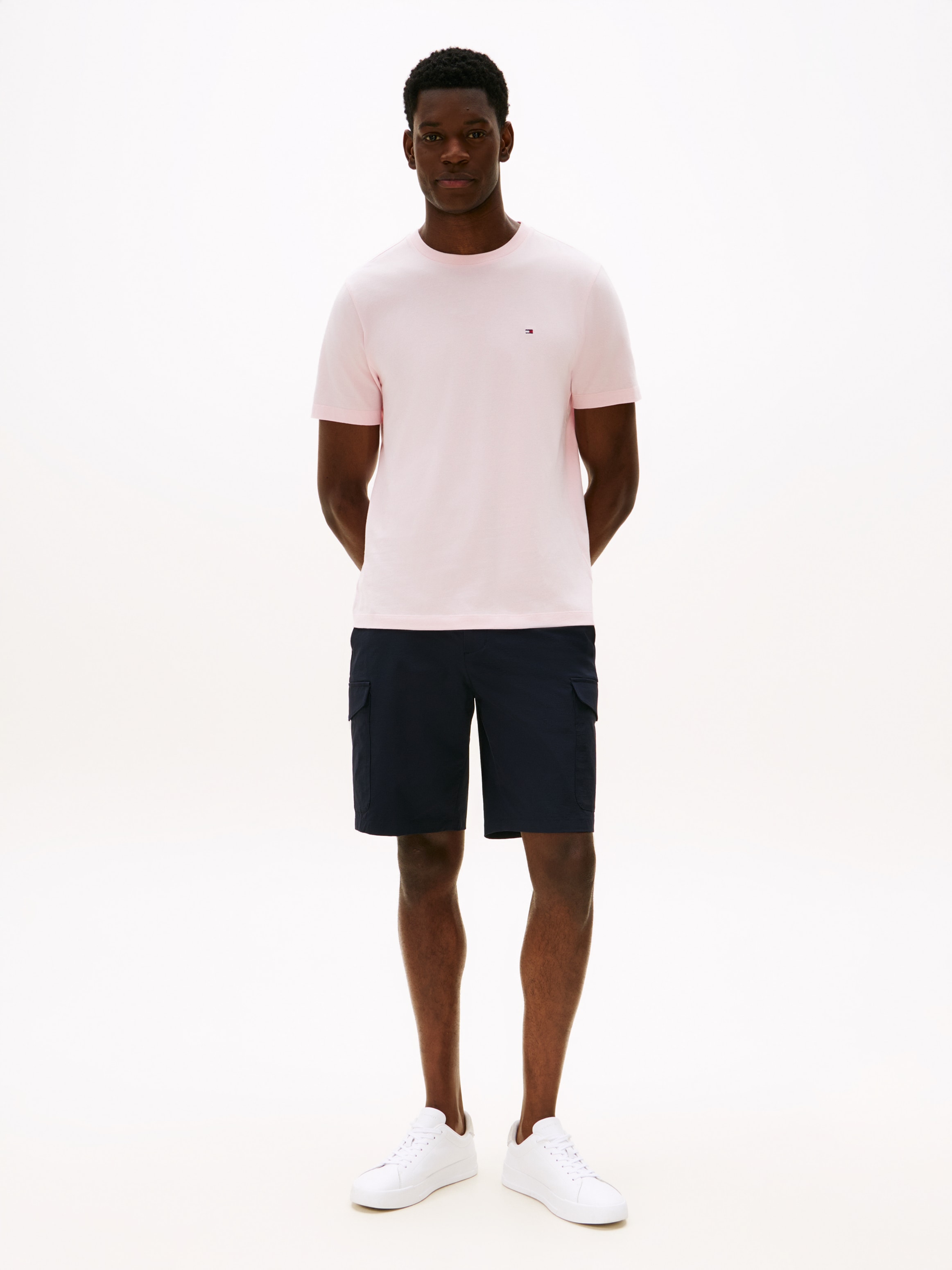 Tommy Hilfiger T-Shirt »ESSENTIAL REGULAR FIT SOLID  mit Stickerei« unifarben, casual, Baumwolle, Rundhals