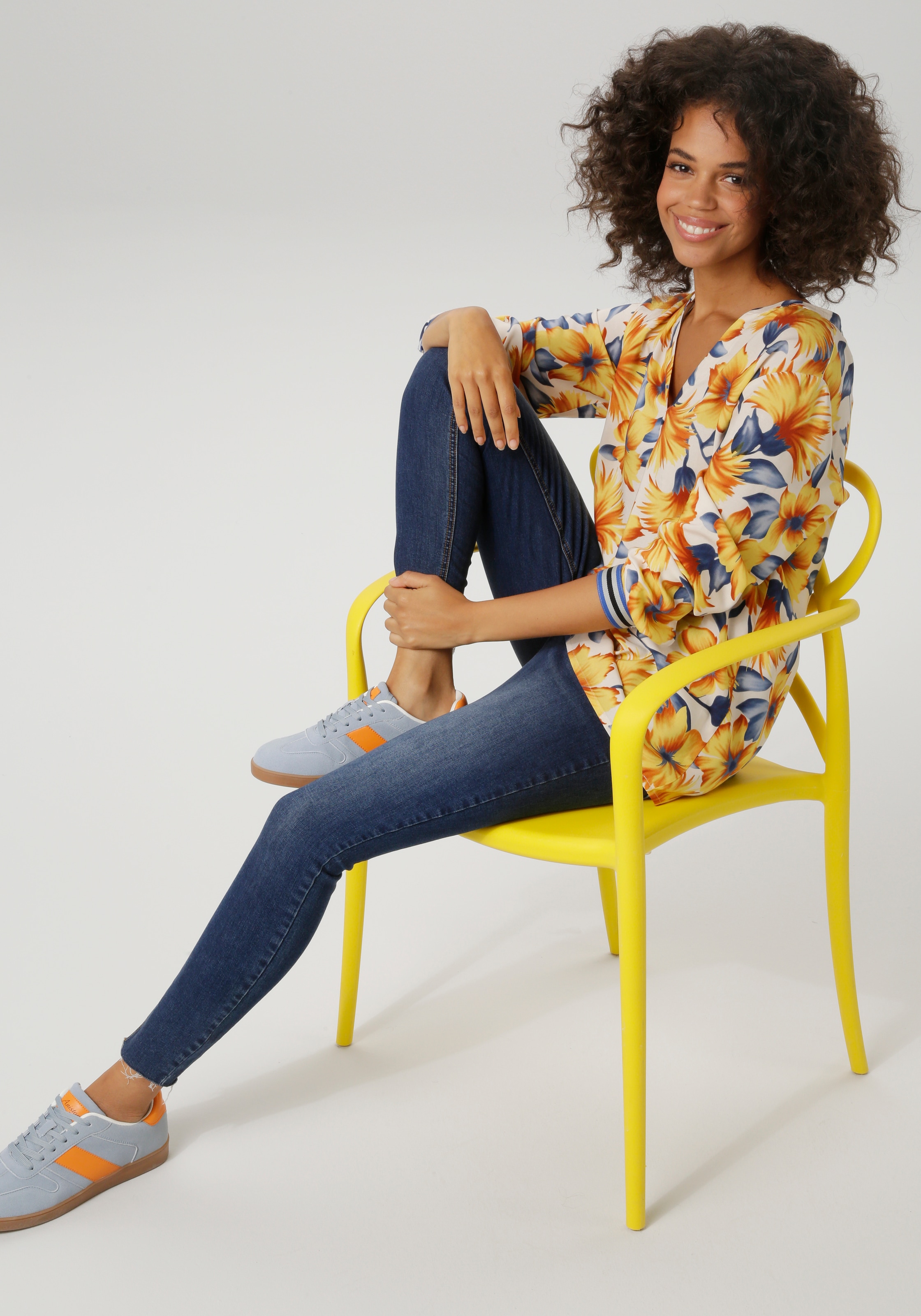 Aniston CASUAL Blouse à enfiler mit farbharmonischen, grossflächigen Blüten bedruckt - NEUE KOLLEKTION