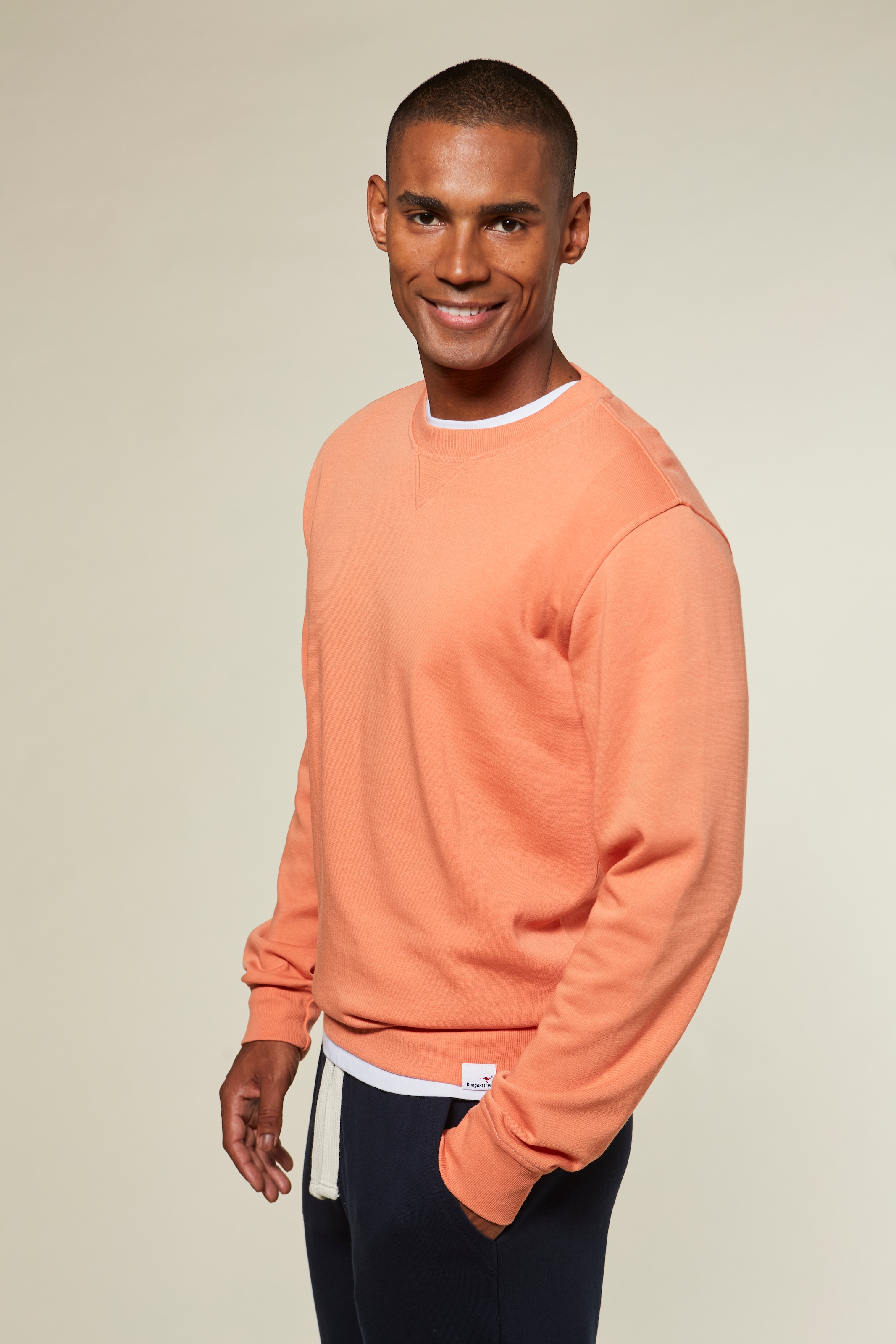 KangaROOS Sweatshirt »mit Rundhalsausschnitt«, mit coolem Rippeinsatz am Ausschnitt vorn
