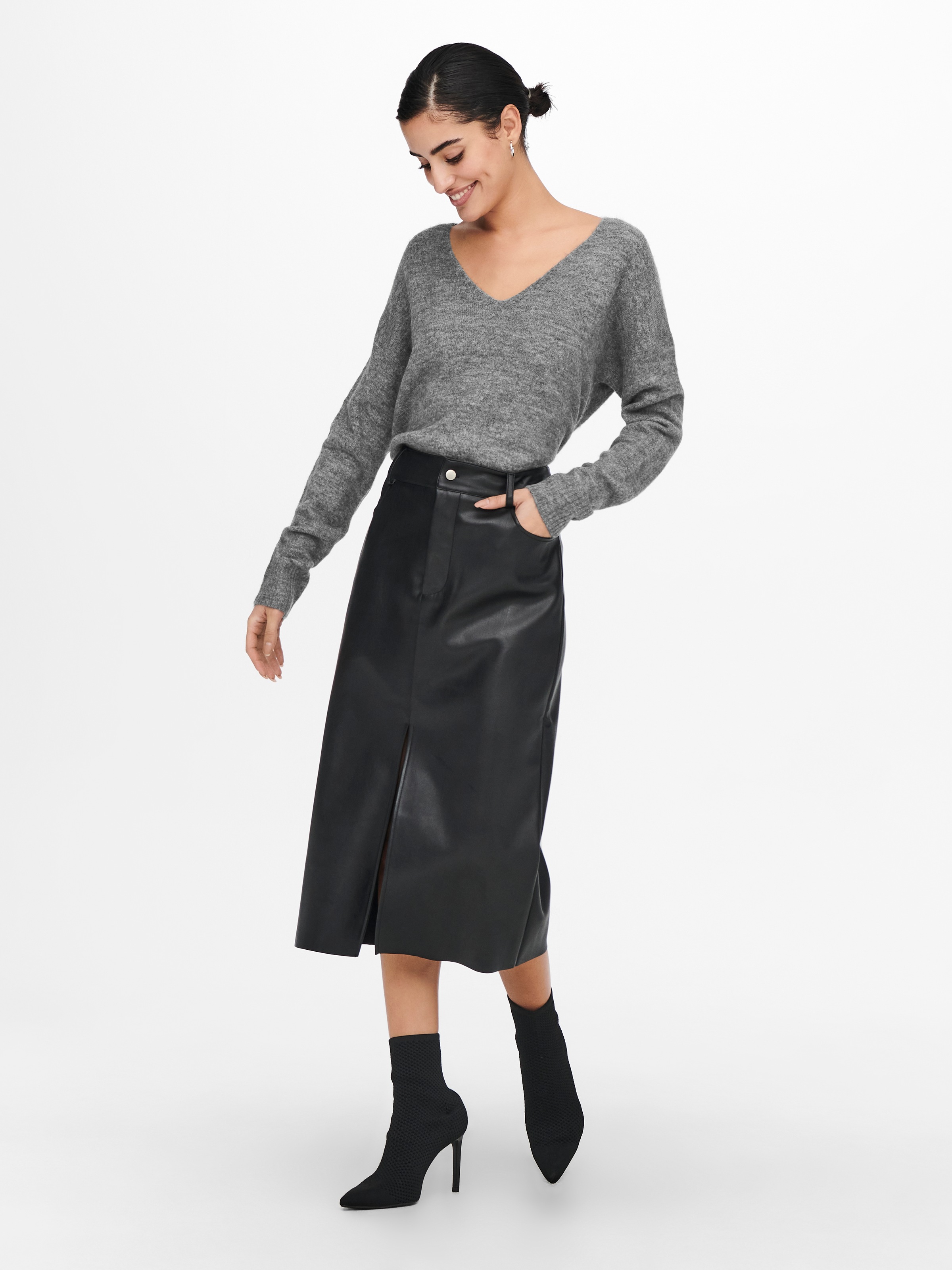 JDY V-Ausschnitt-Pullover »JDYELANORA L/S V-NECK PULLO. KNT NOOS« mit leicht überschnittenen Schultern