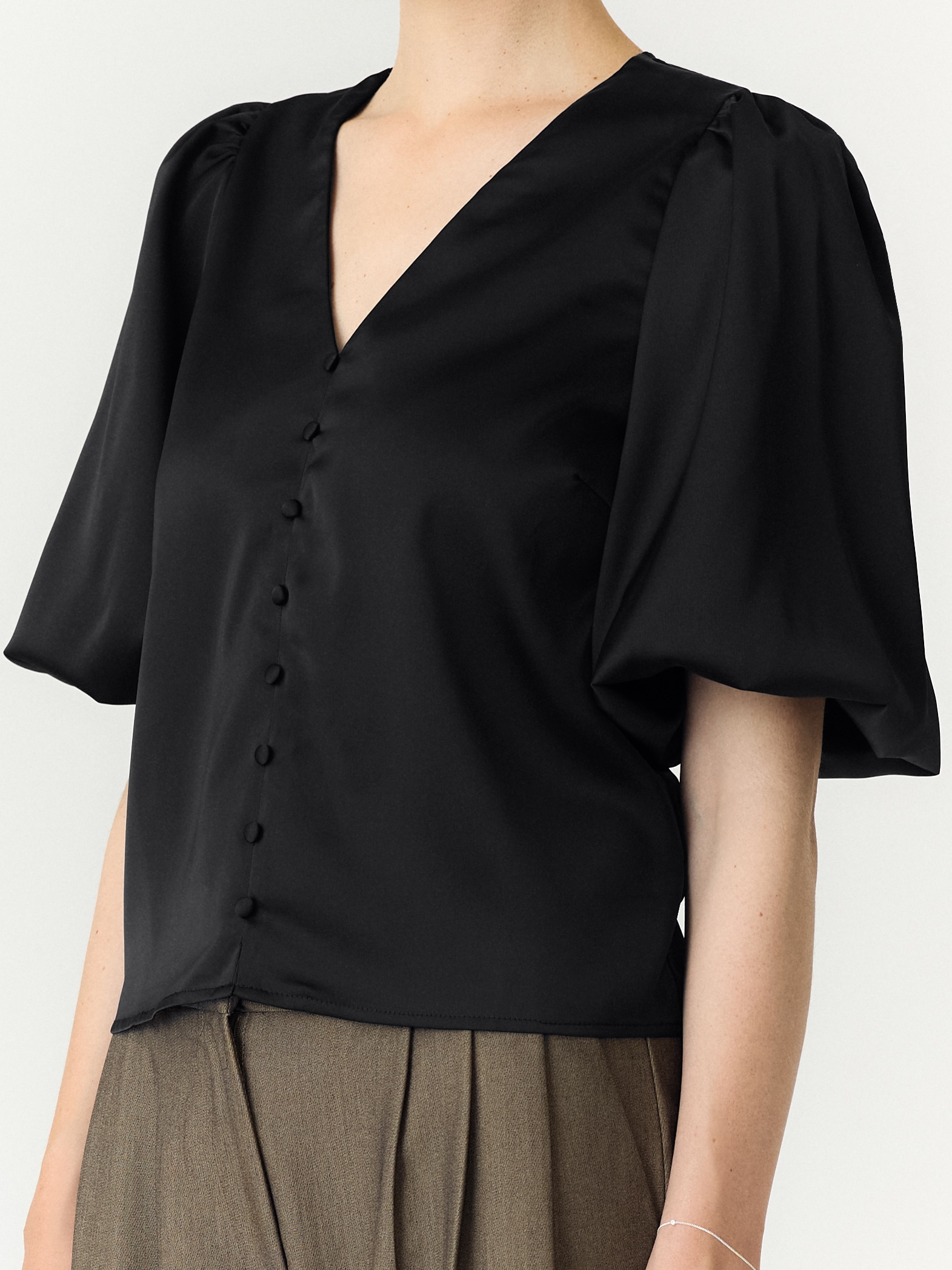 Y.A.S Blouse à manches courtes »YASPELLA 2/4 V-NECK TOP S. NOOS« mélange de matériaux, coupe régulière